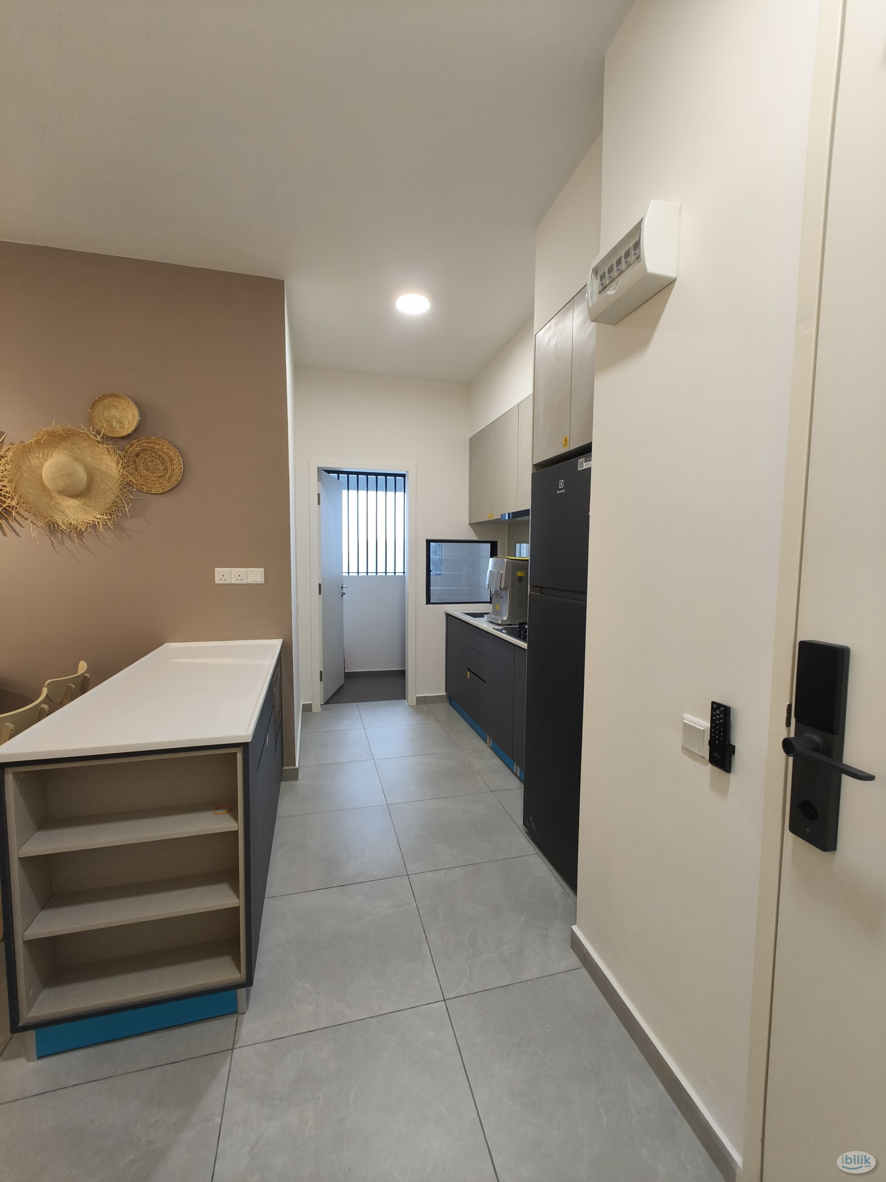 🐙Medium room fully furnished available now - Image 3
