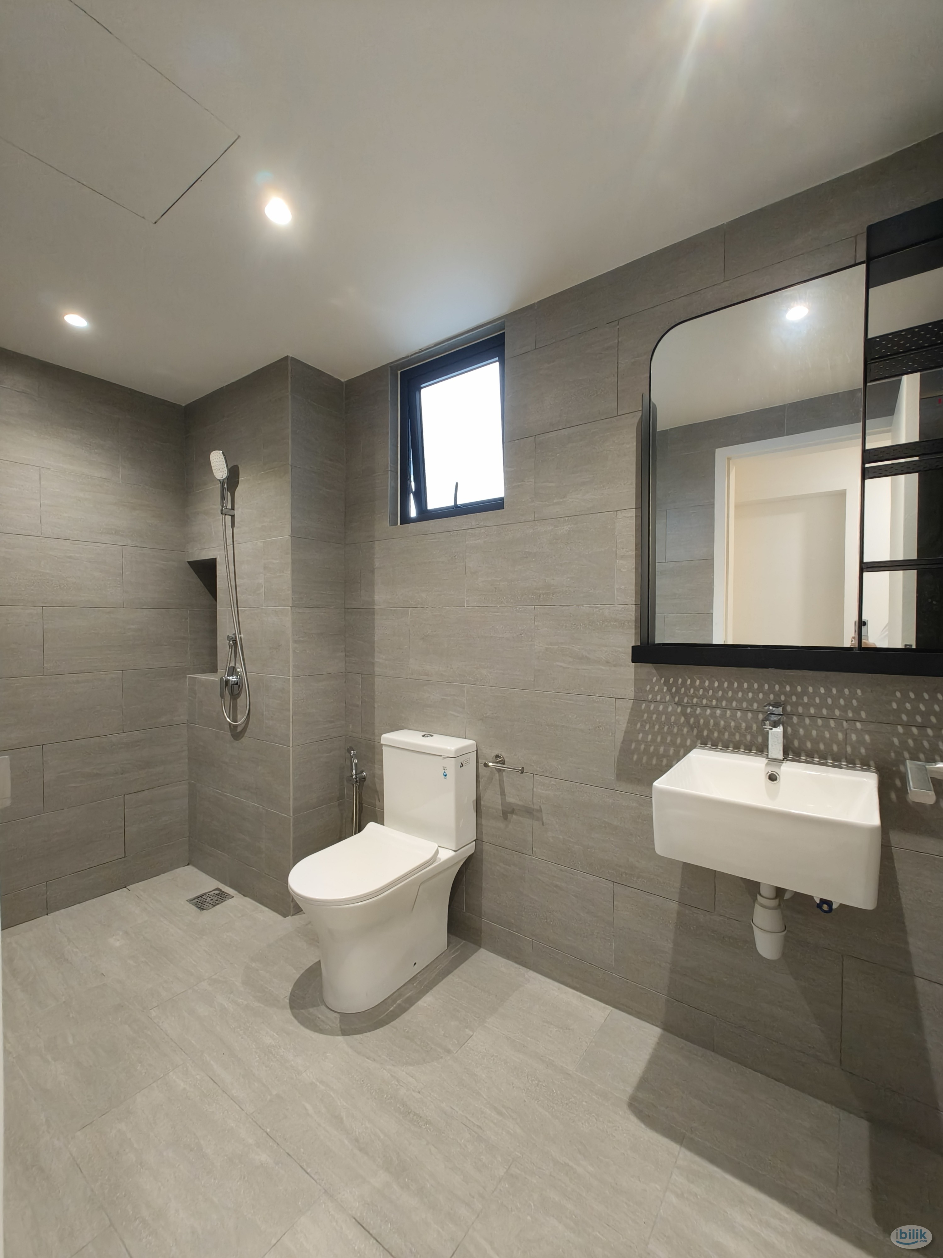 🐙Medium room fully furnished available now - Image 5