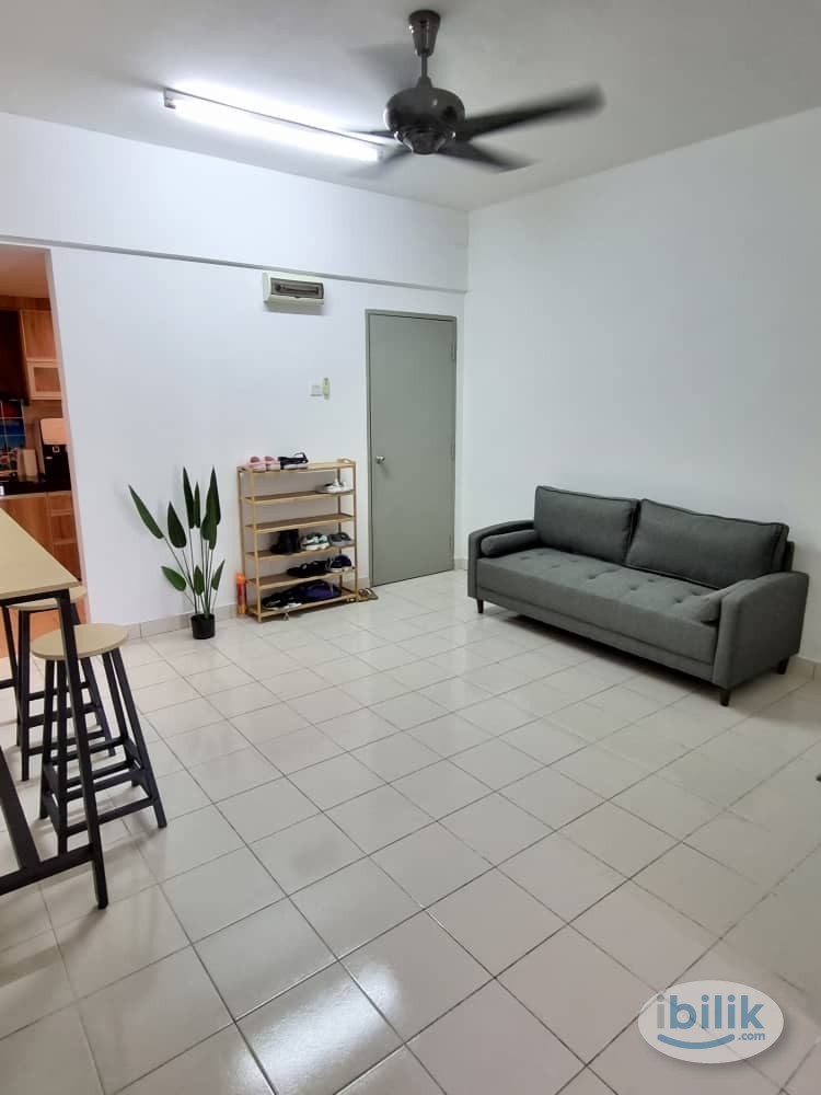 Small room at Residensi Laguna condo, Bandar Sunway - Image 4