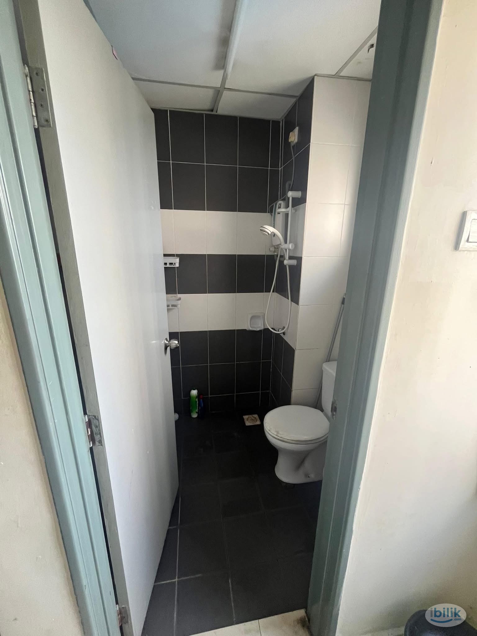 Master Room at Taman Sri Serdang, Seri Kembangan - Image 3