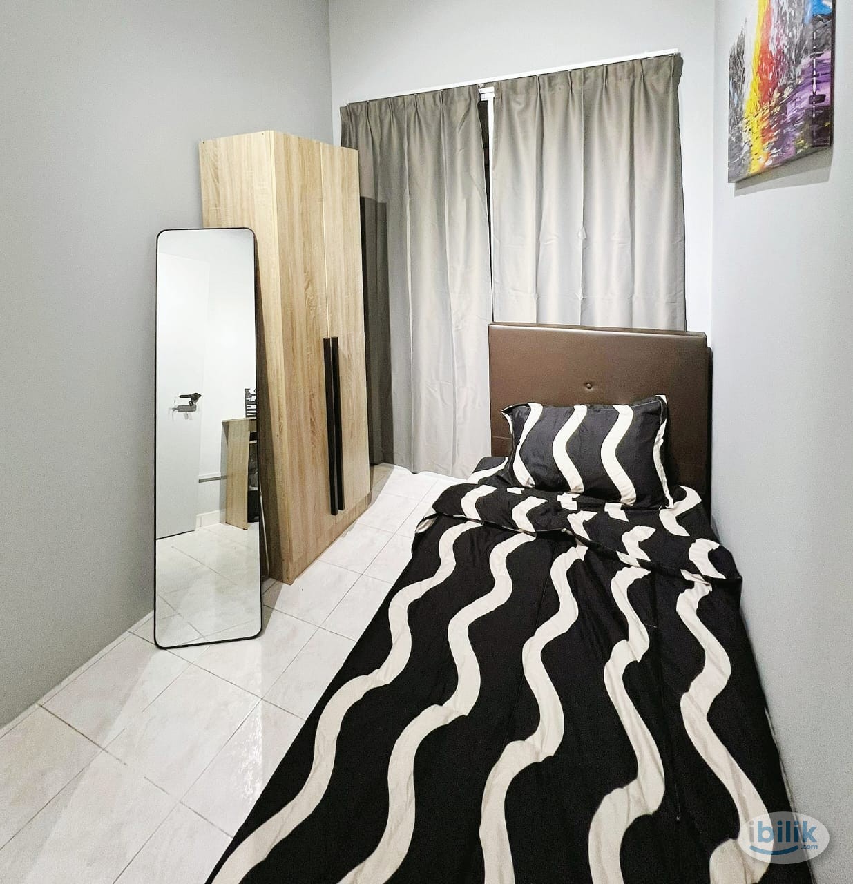 MMU Students’ Favourite Stay @ Bukit Beruang · Fully Furnished Room - Image 1