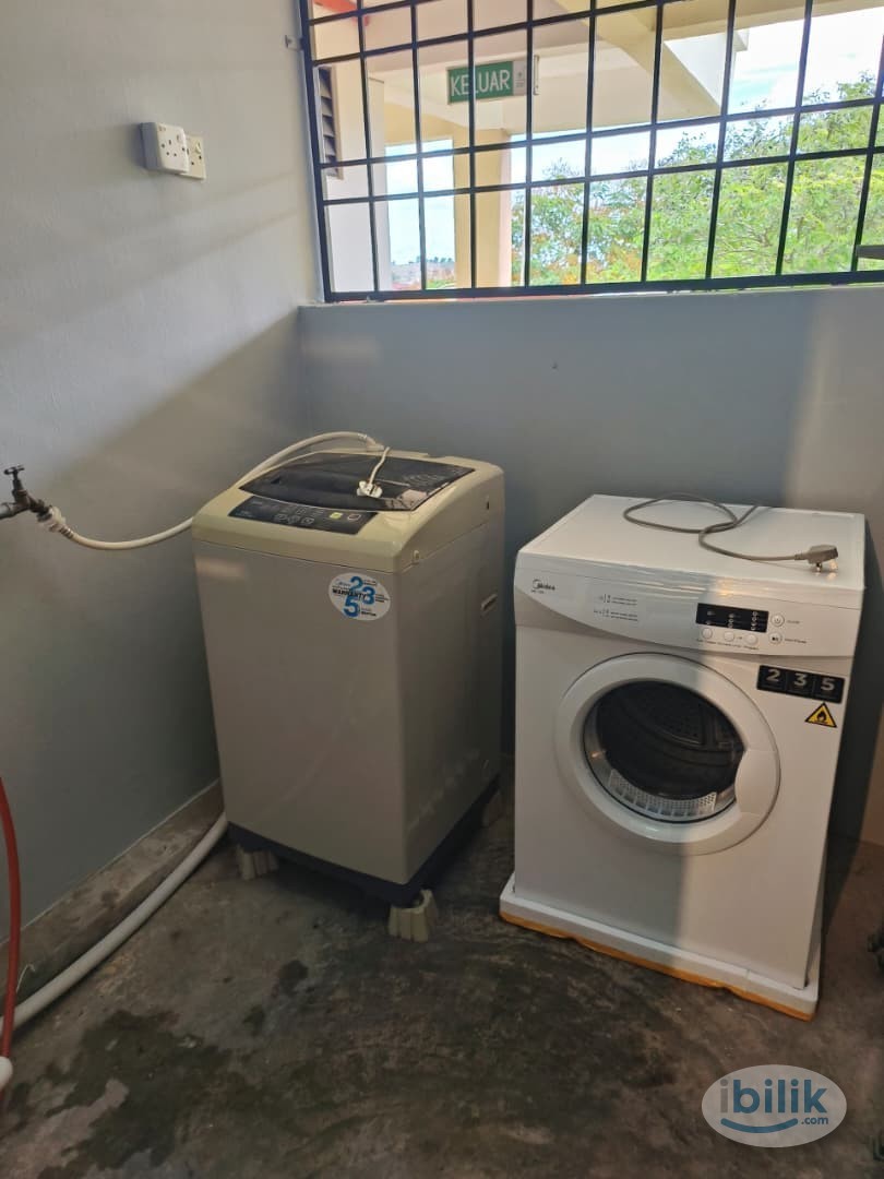 MMU Students’ Favourite Stay @ Bukit Beruang · Fully Furnished Room - Image 4
