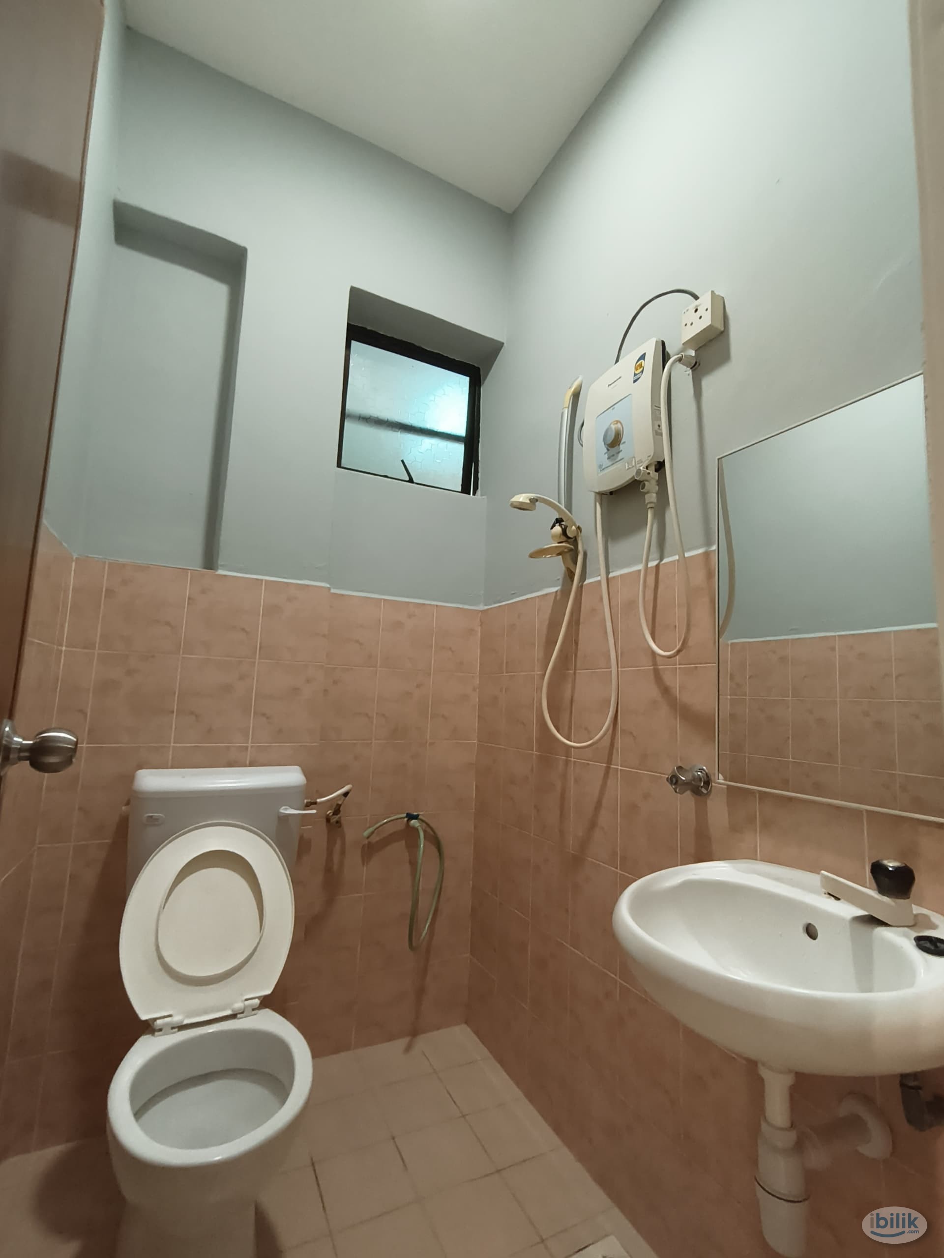 MMU Students’ Favourite Stay @ Bukit Beruang · Fully Furnished Room - Image 5