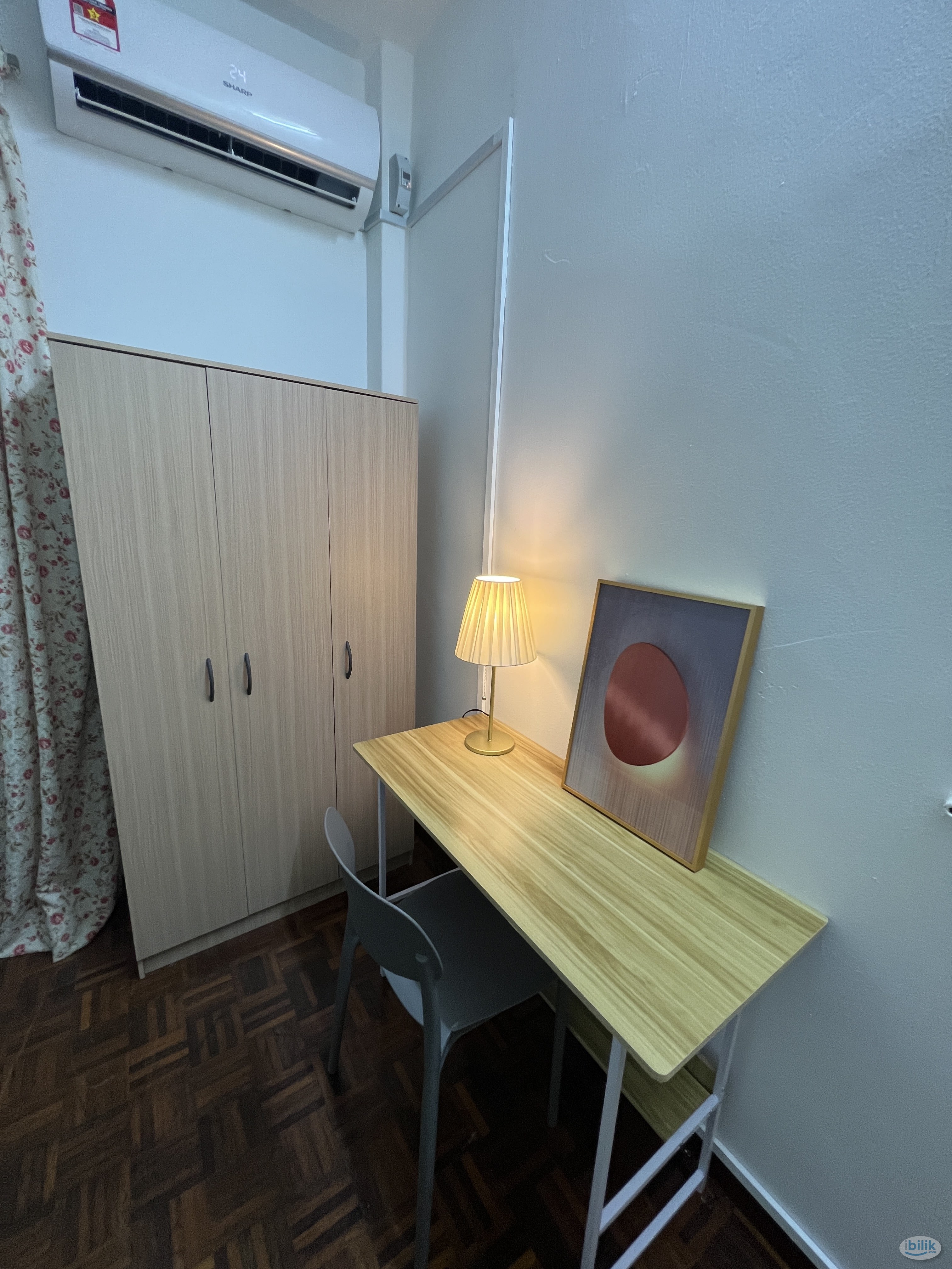 Middle Room for Rent - Image 2