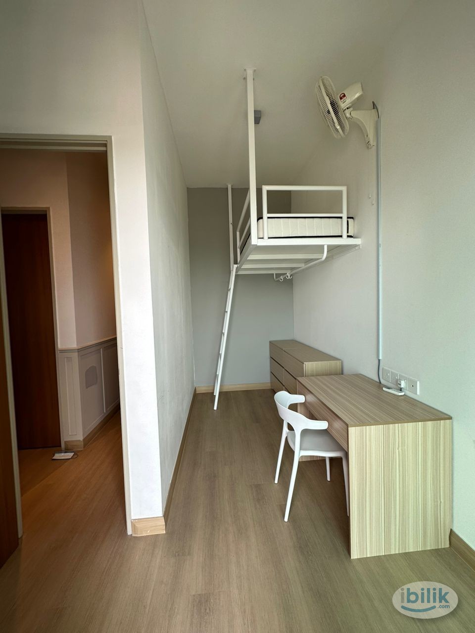 Middle Room at Subang Jaya, Selangor - Image 1
