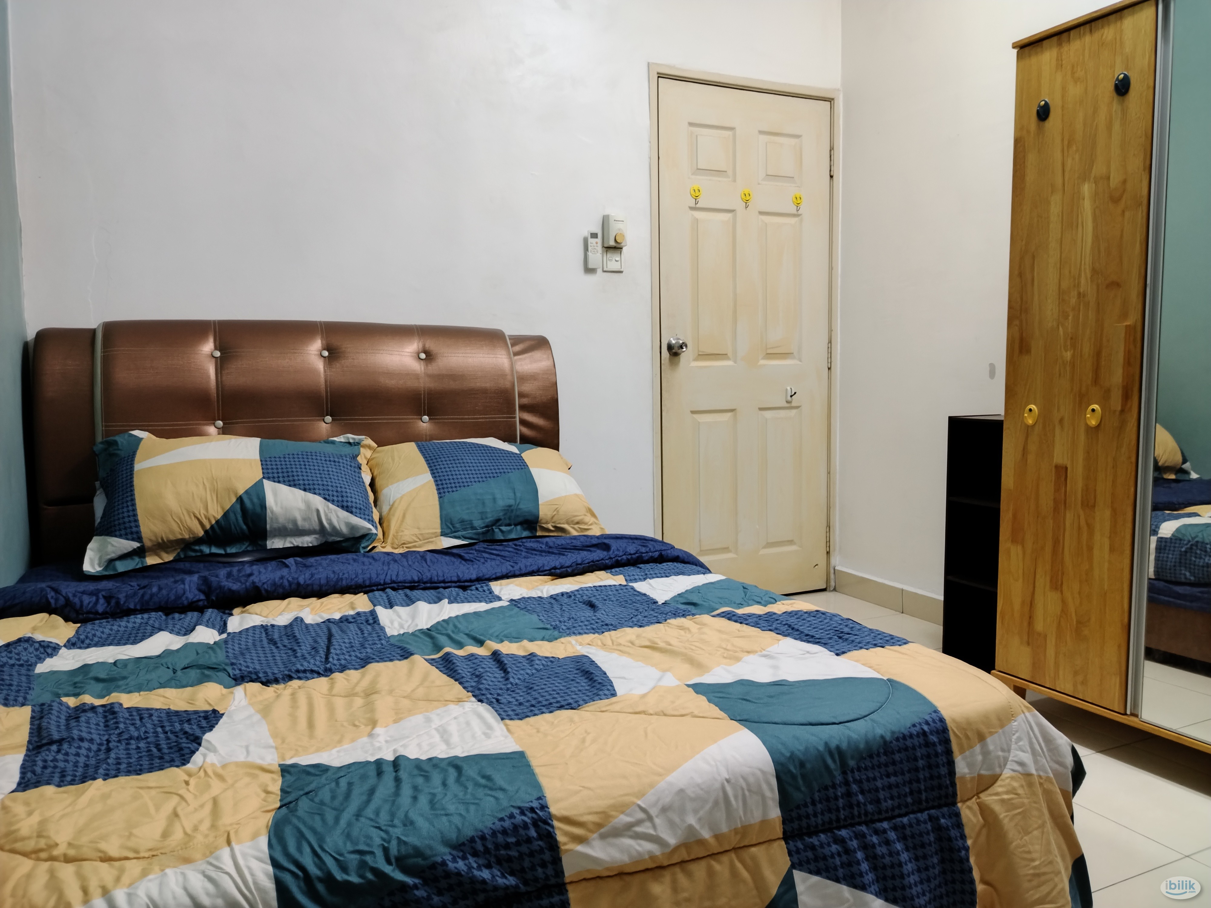 Middle Room at SuriaMas, Bandar Sunway - Image 1