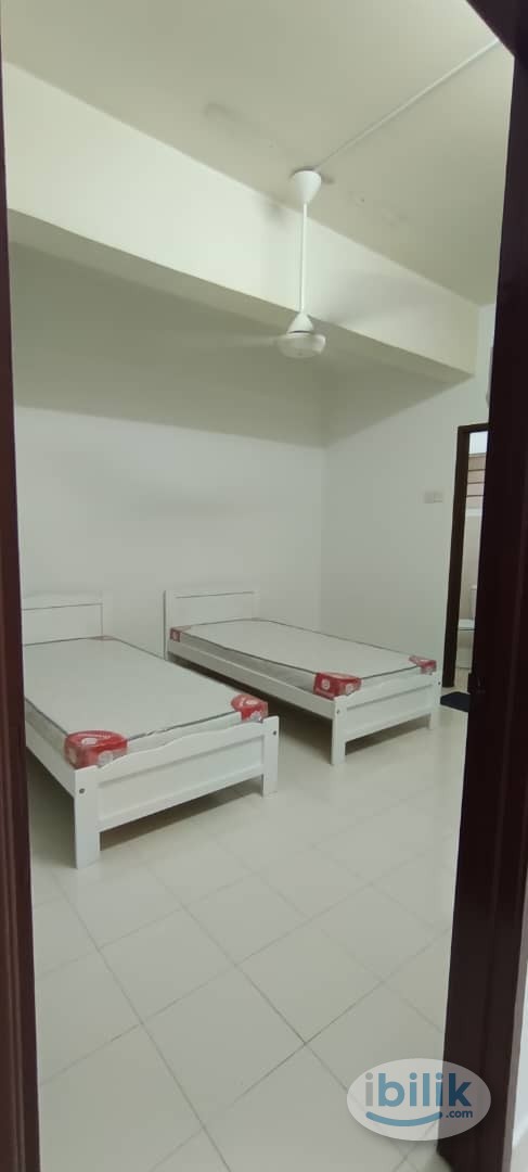 Private Toilet | sharing | Girrl muslim | Master Room at Vista Mutiara, Kepong| near MRT KEPONG BARU - Image 2