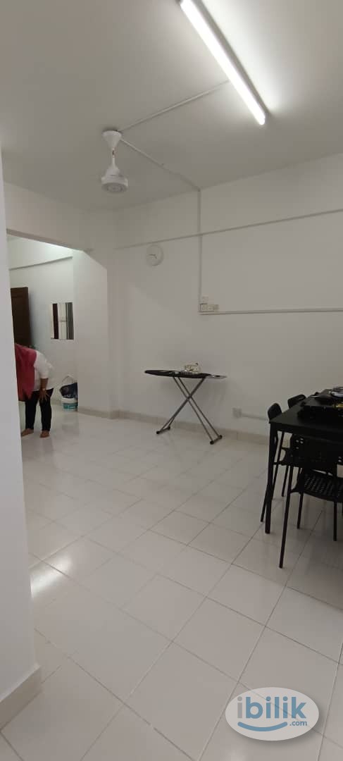 Private Toilet | sharing | Girrl muslim | Master Room at Vista Mutiara, Kepong| near MRT KEPONG BARU - Image 5