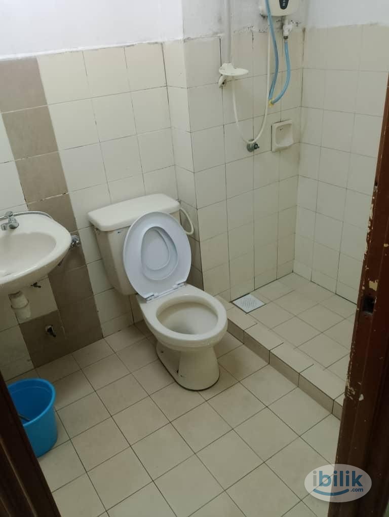 5min to Uoc and Mmu Middle Room at Cyberia SmartHomes, Cyberjaya - Image 5