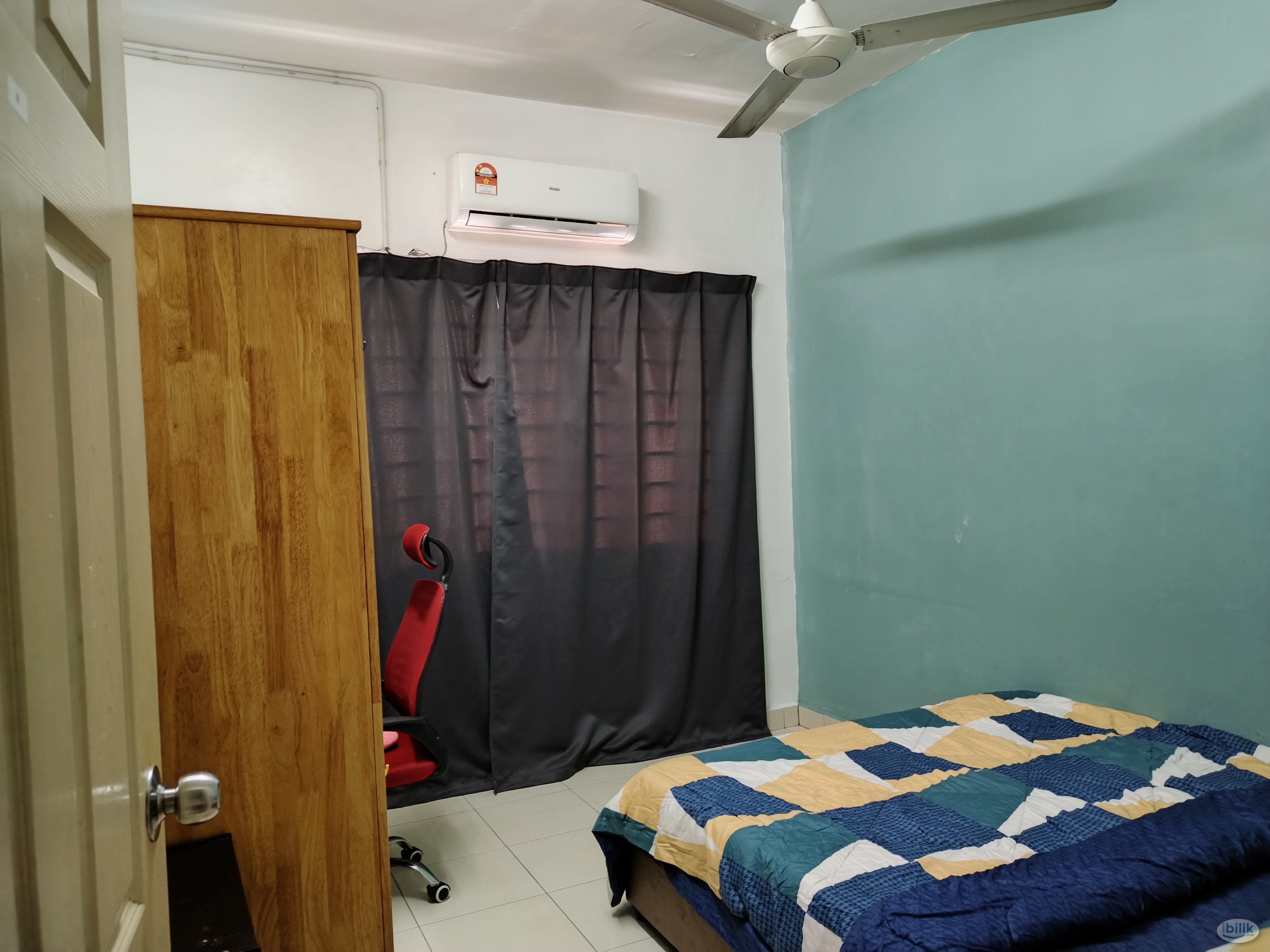 Middle Room at SuriaMas, Bandar Sunway - Image 3