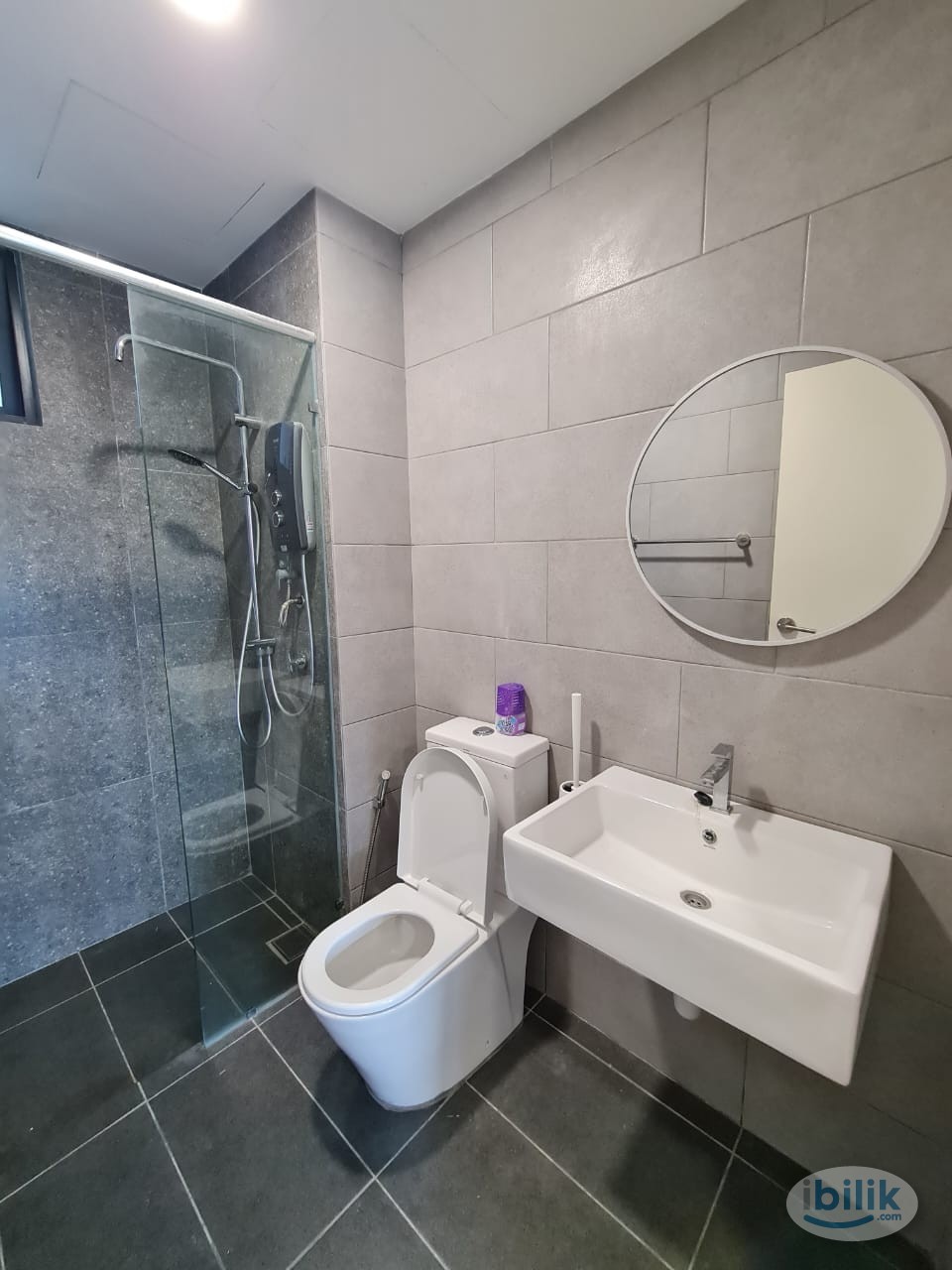 Middle Room at Meta Residences Putra Permai, Seri Kembangan - Image 5