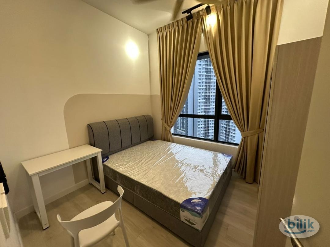 One Equine master room - Image 1