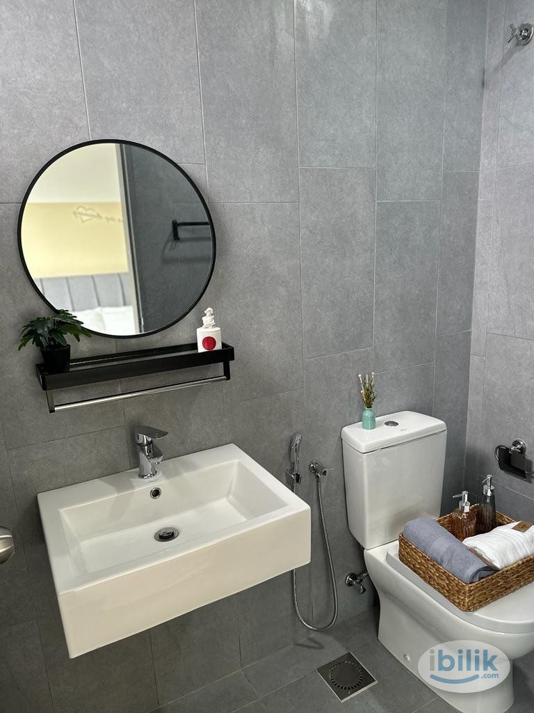 One Equine middle room - Image 5