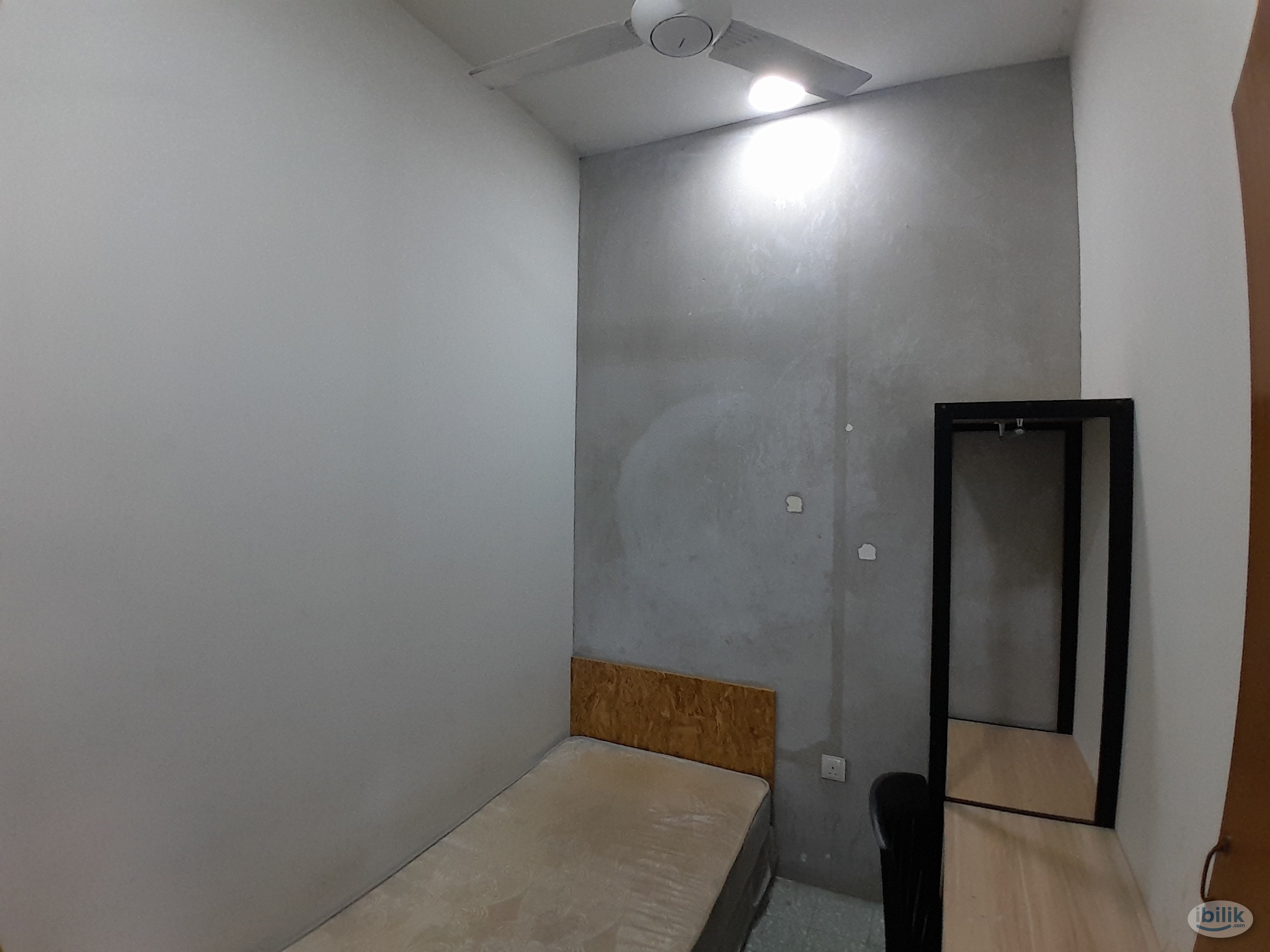 [Taman Aman Landed] Single Room with Fans Rent Near Section 14, Taman Paramount - Image 1