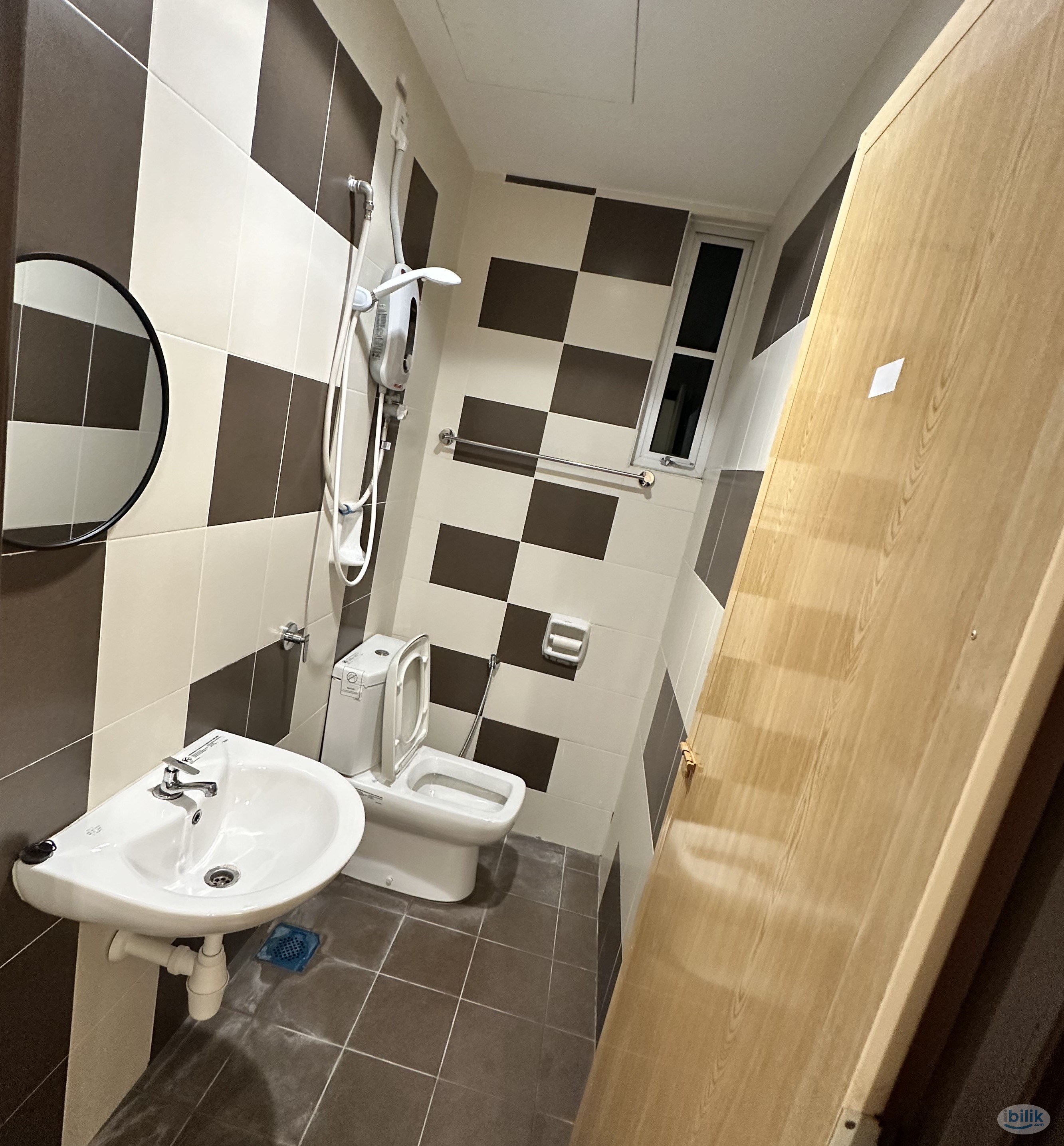 Middle Room at Royale Infinity, Simpang Ampat - Image 4