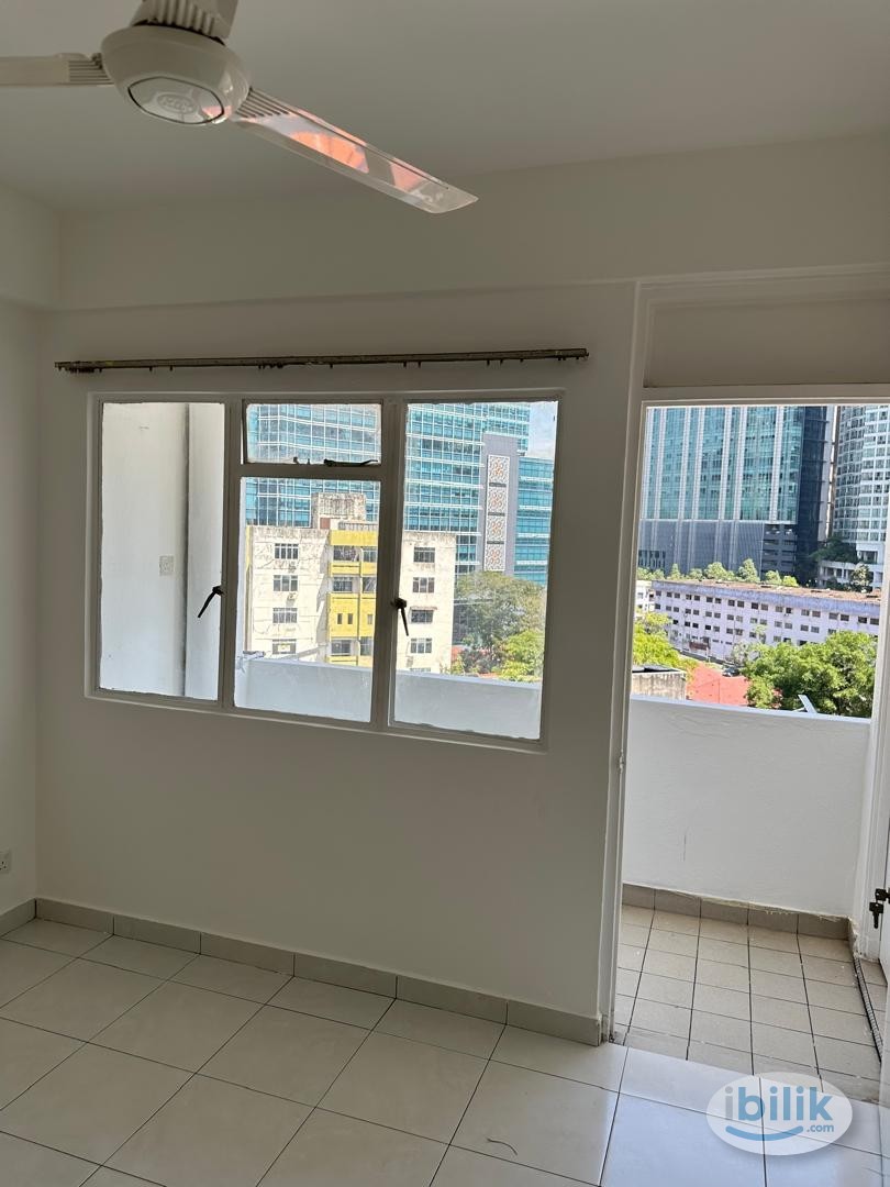 Middle Room at Crescent Court, Brickfields - Image 3