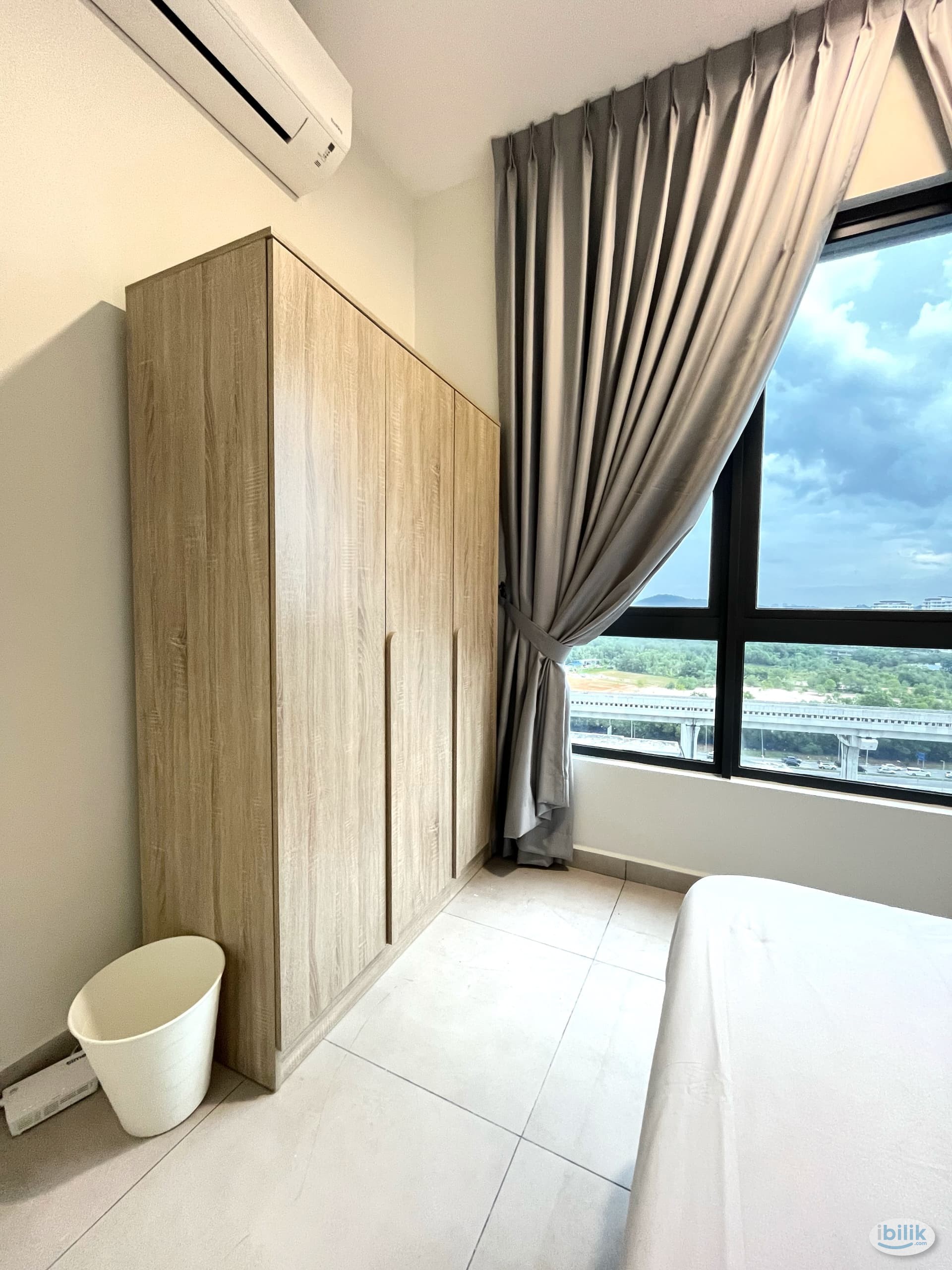 Middle Room | Meta Residence| 300 metres to MRT Putra Permai - Image 3