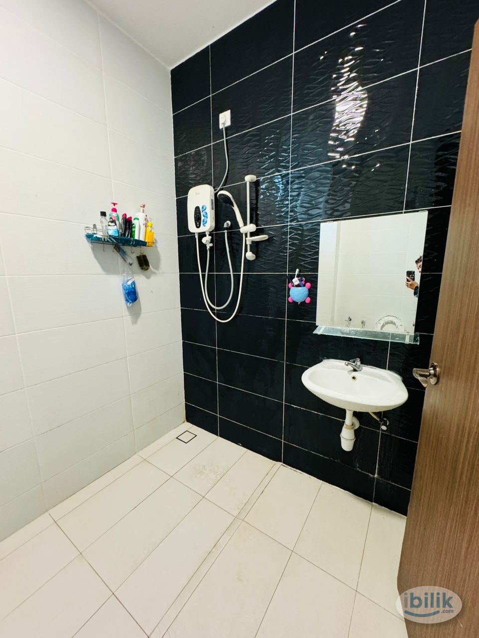 Middle Room at Skudai, Johor Bahru - Image 1