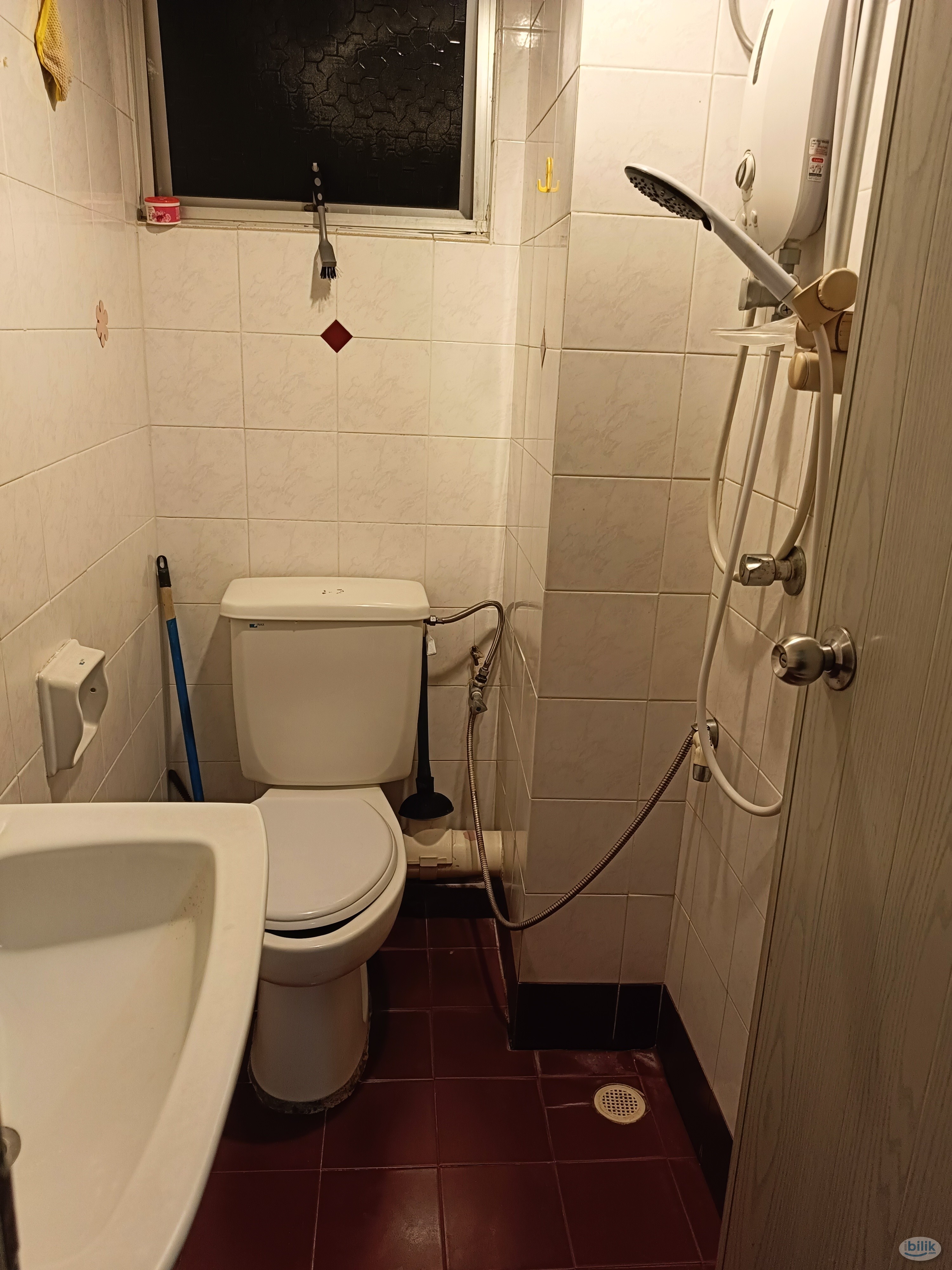 Small Room For Rent - Image 2