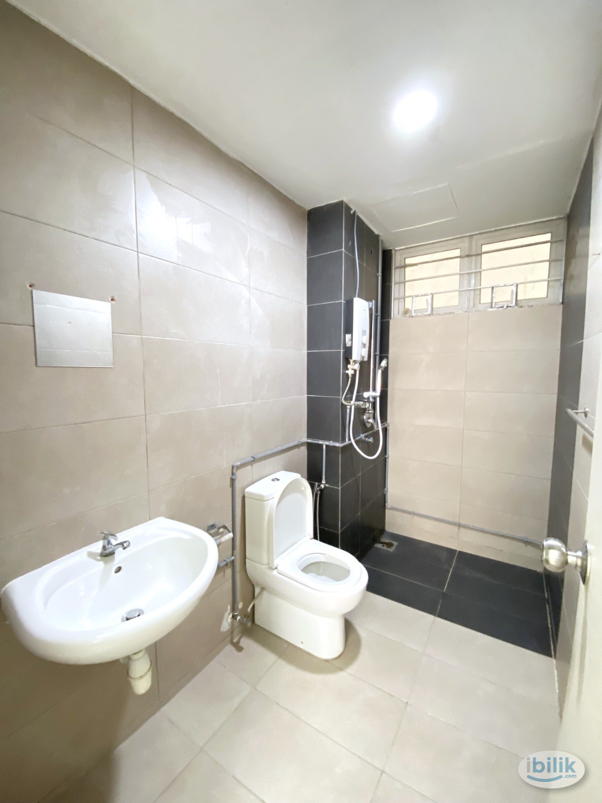 Garden View Medium Room for Rent - Image 3