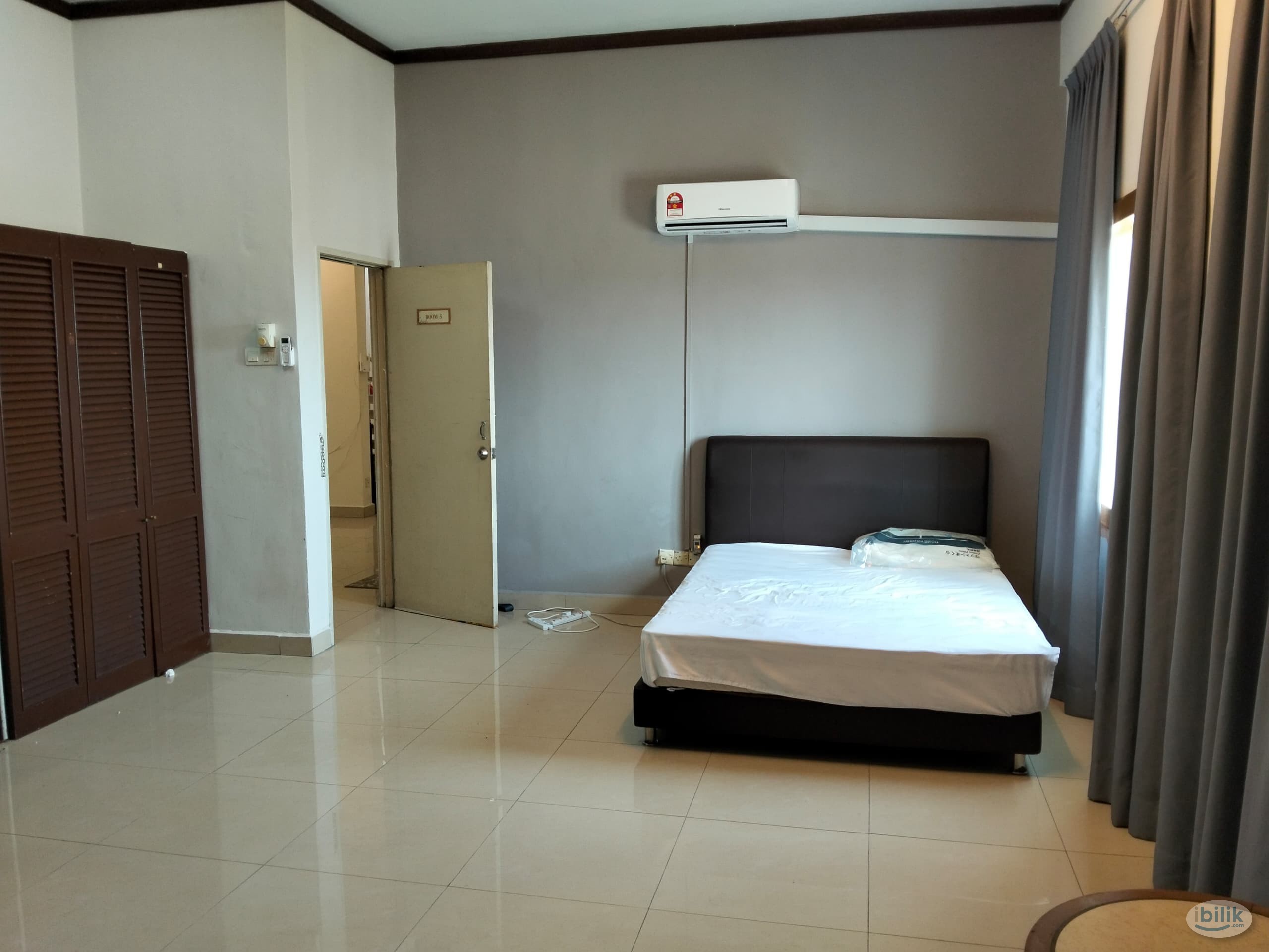 Master Room at Juta Mines, Seri Kembangan - Image 2