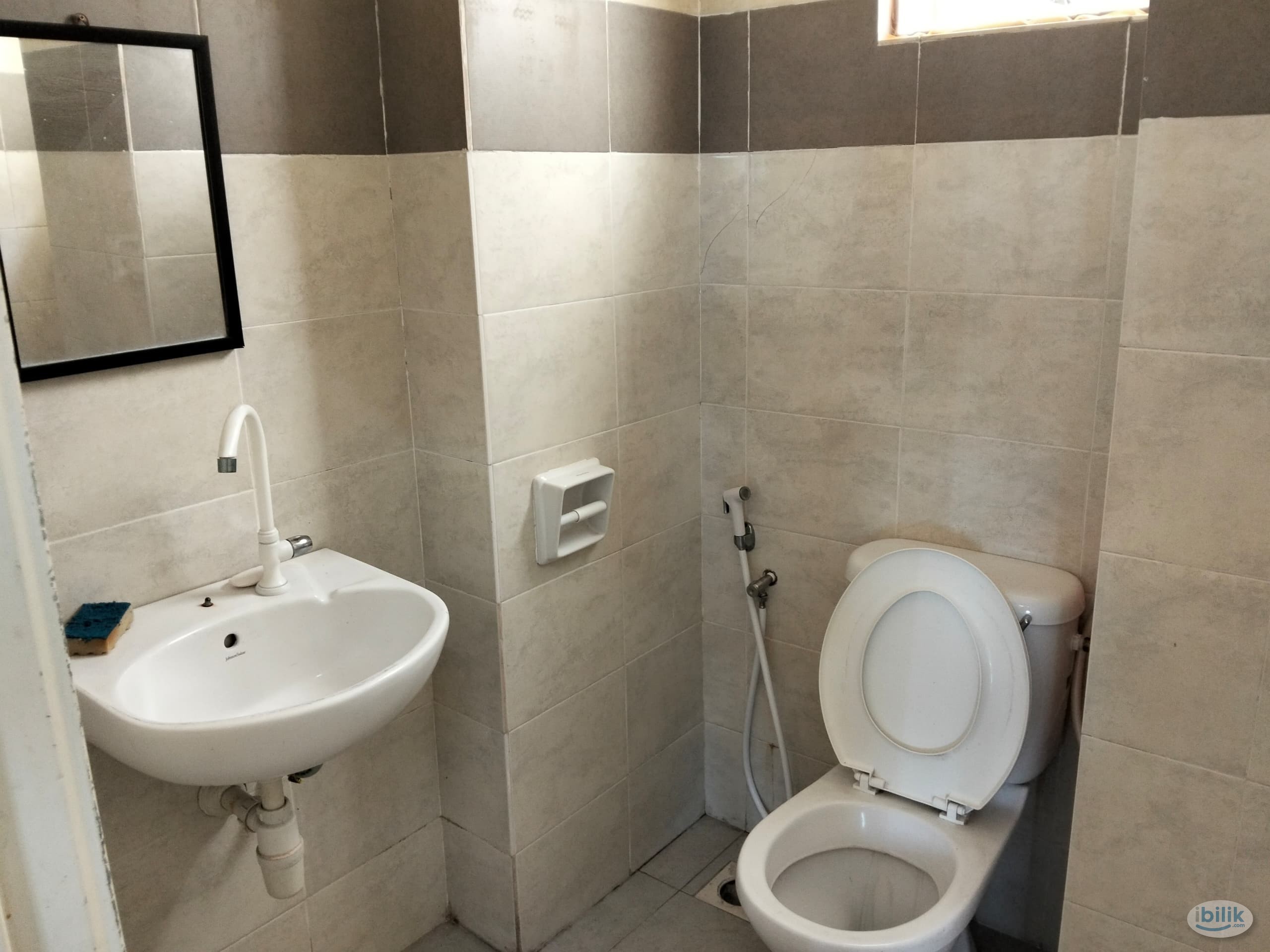Master Room at Juta Mines, Seri Kembangan - Image 3