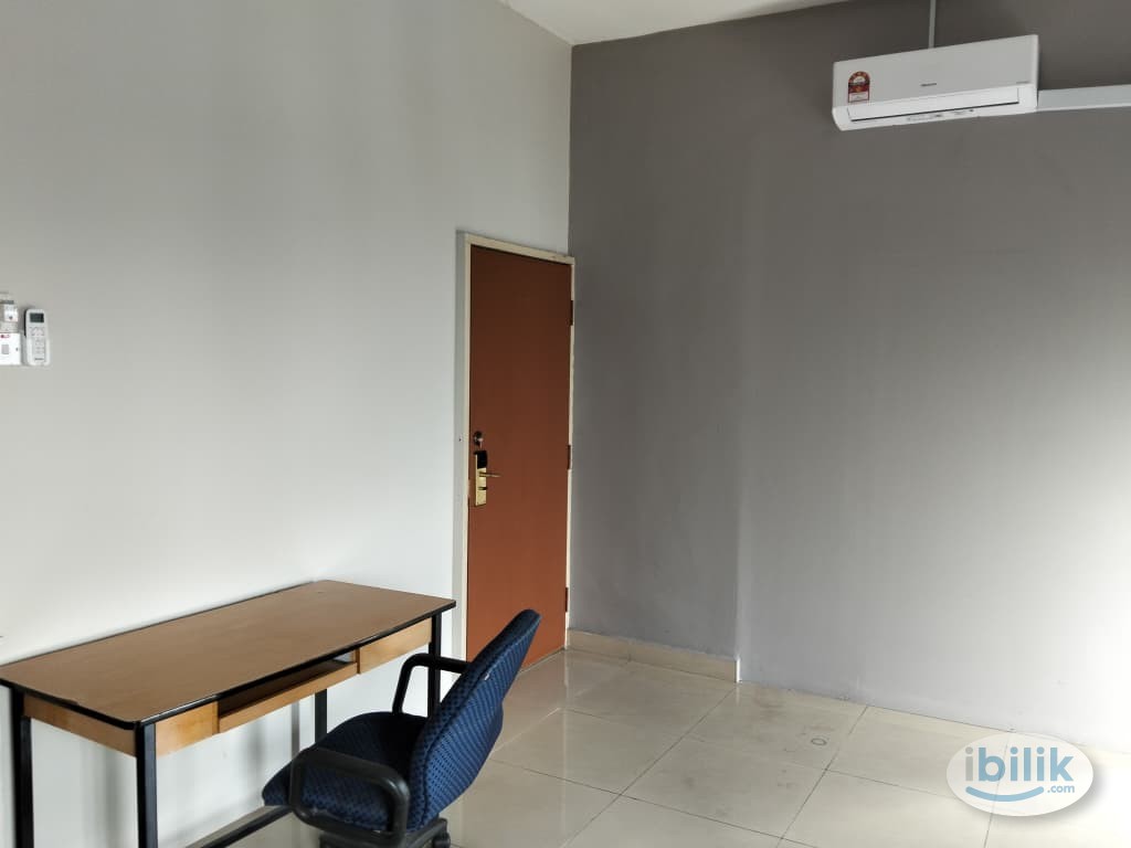 Middle Room at Juta Mines, Seri Kembangan - Image 1