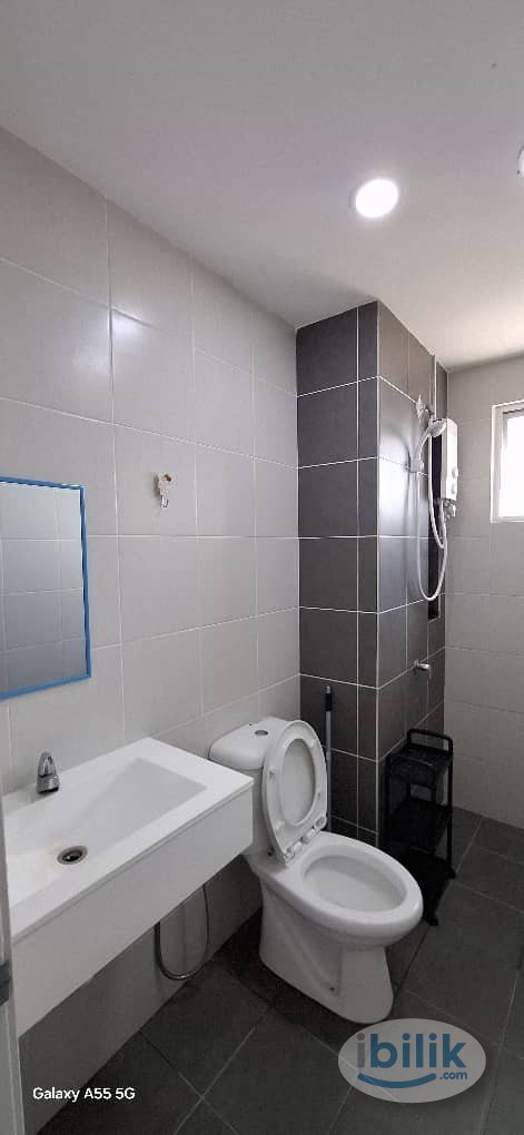 The Orion Master Room Private Bathroom Lady Unit for Rent - Image 3