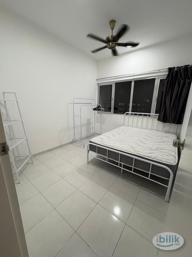 Middle Room at Desa Petaling, Kuala Lumpur - Image 1