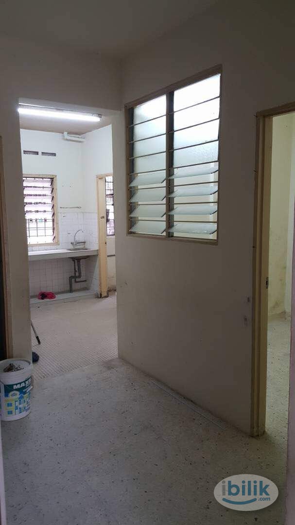 Middle Room at Goodyear Court 6, UEP Subang Jaya - Image 3