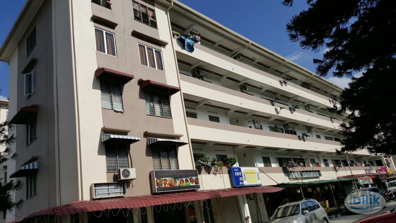 Middle Room at Goodyear Court 6, UEP Subang Jaya - Image 4