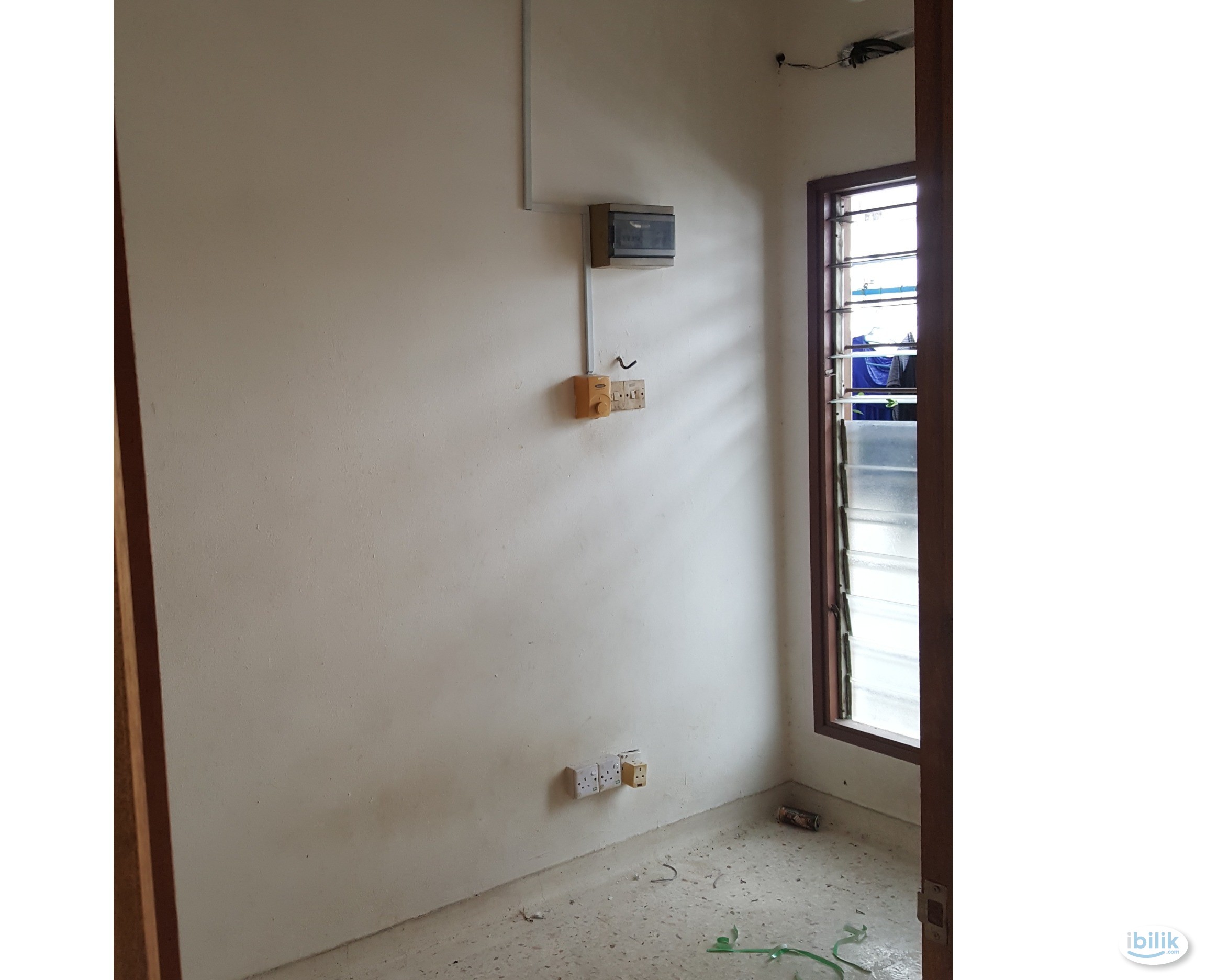 Middle Room at Goodyear Court 6, UEP Subang Jaya - Image 2