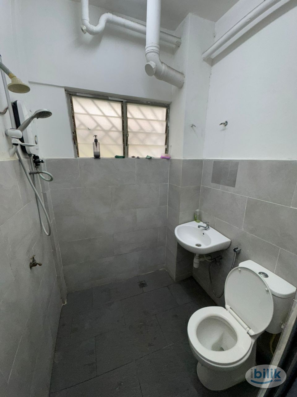 Middle Room at Bandar Sunway, Petaling Jaya - Image 1