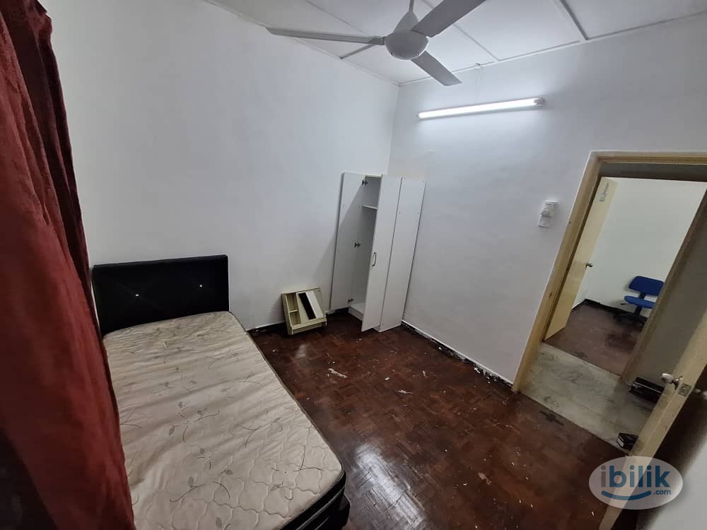 Middle Room at Sri Penaga Apartment, Pusat Bandar Puchong - Image 2