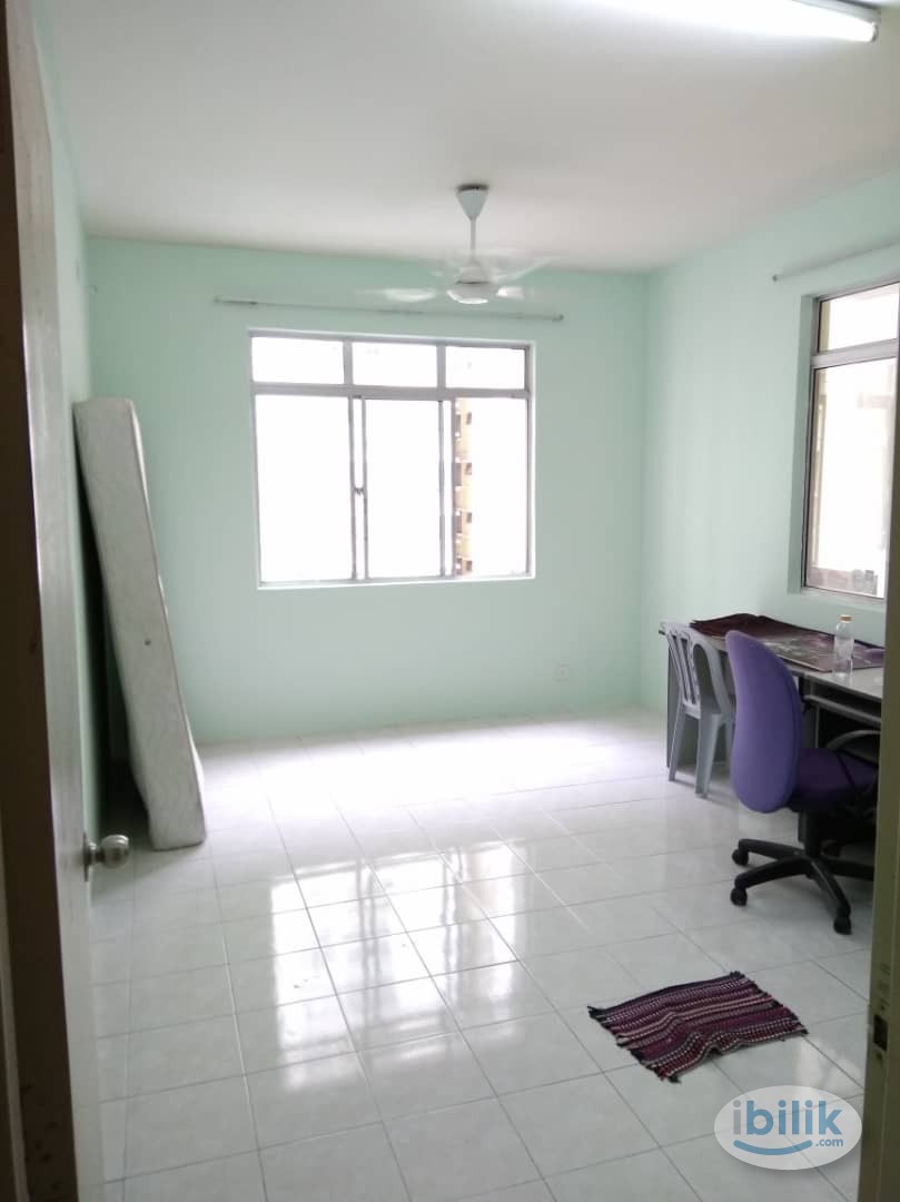Master Room at Platinum Hill PV5, Setapak - Image 2