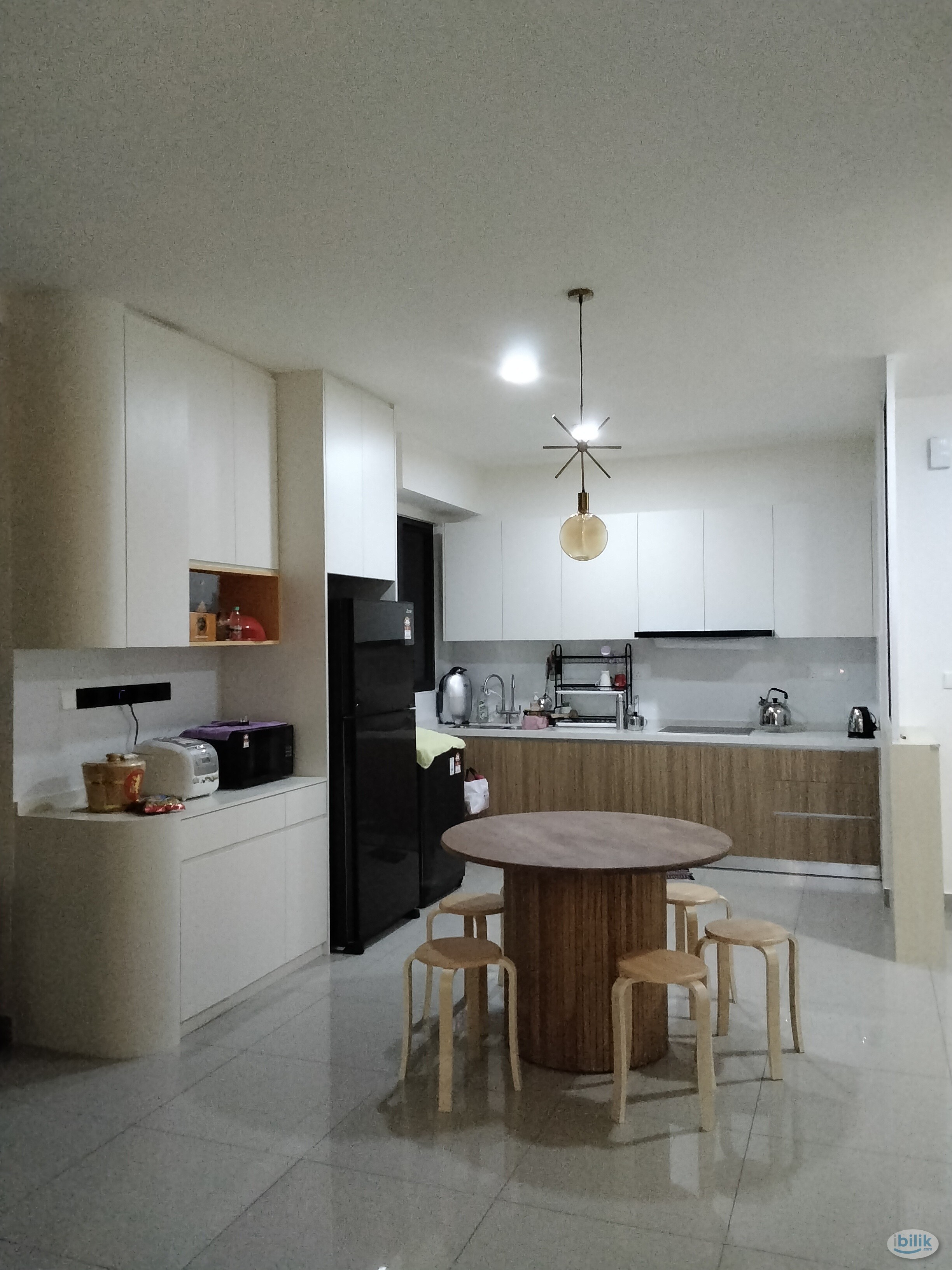Middle Room at Kuchai Sentral, Kuala Lumpur - Image 2