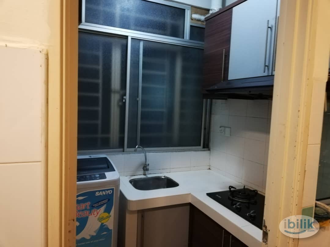 Middle Room at Damansara Perdana, Petaling Jaya - Image 4