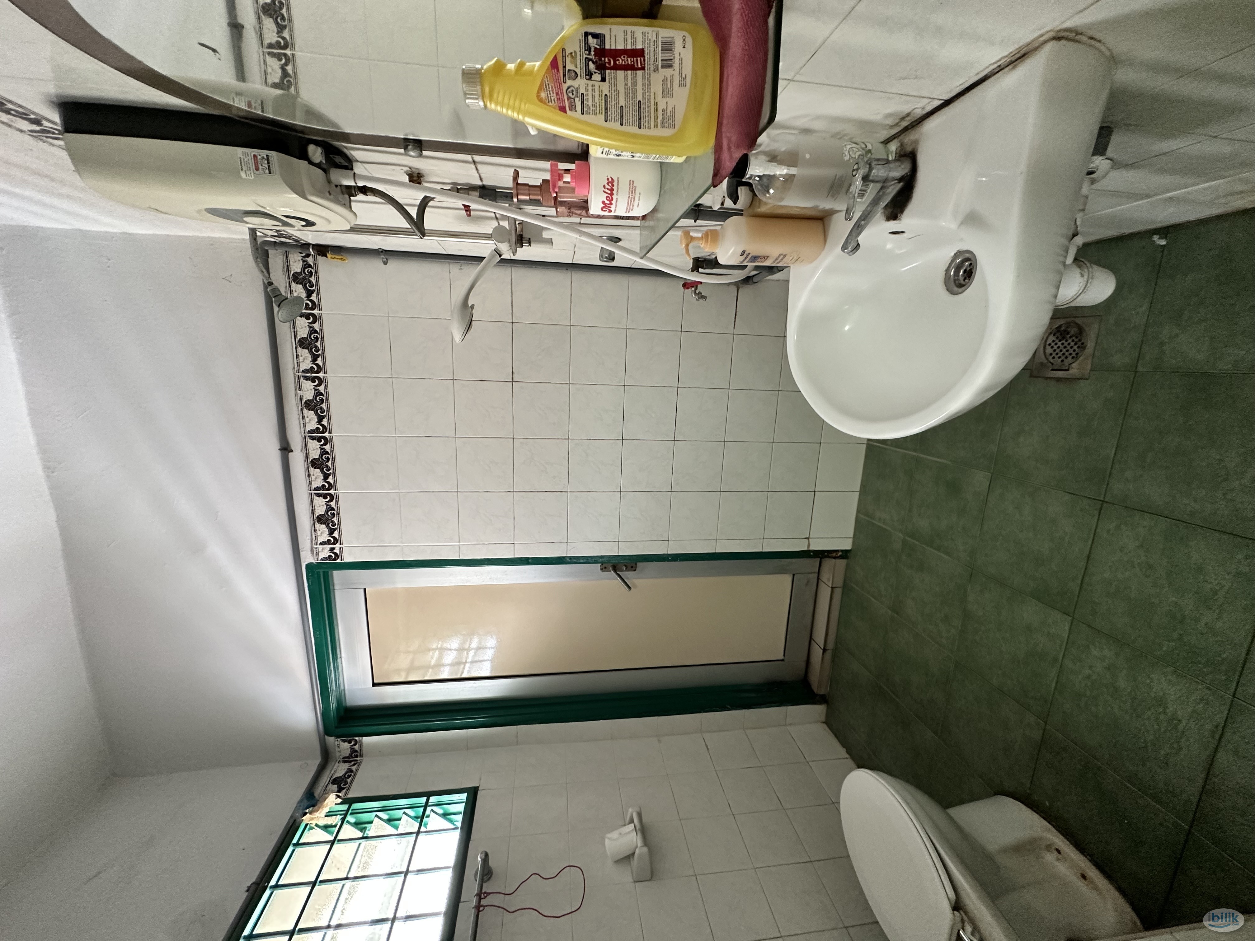 Middle Room at Batu 9 Cheras, Cheras South - Image 3