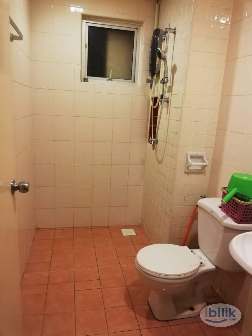 Middle Room at Metropolitan Square, Damansara Perdana - Image 5