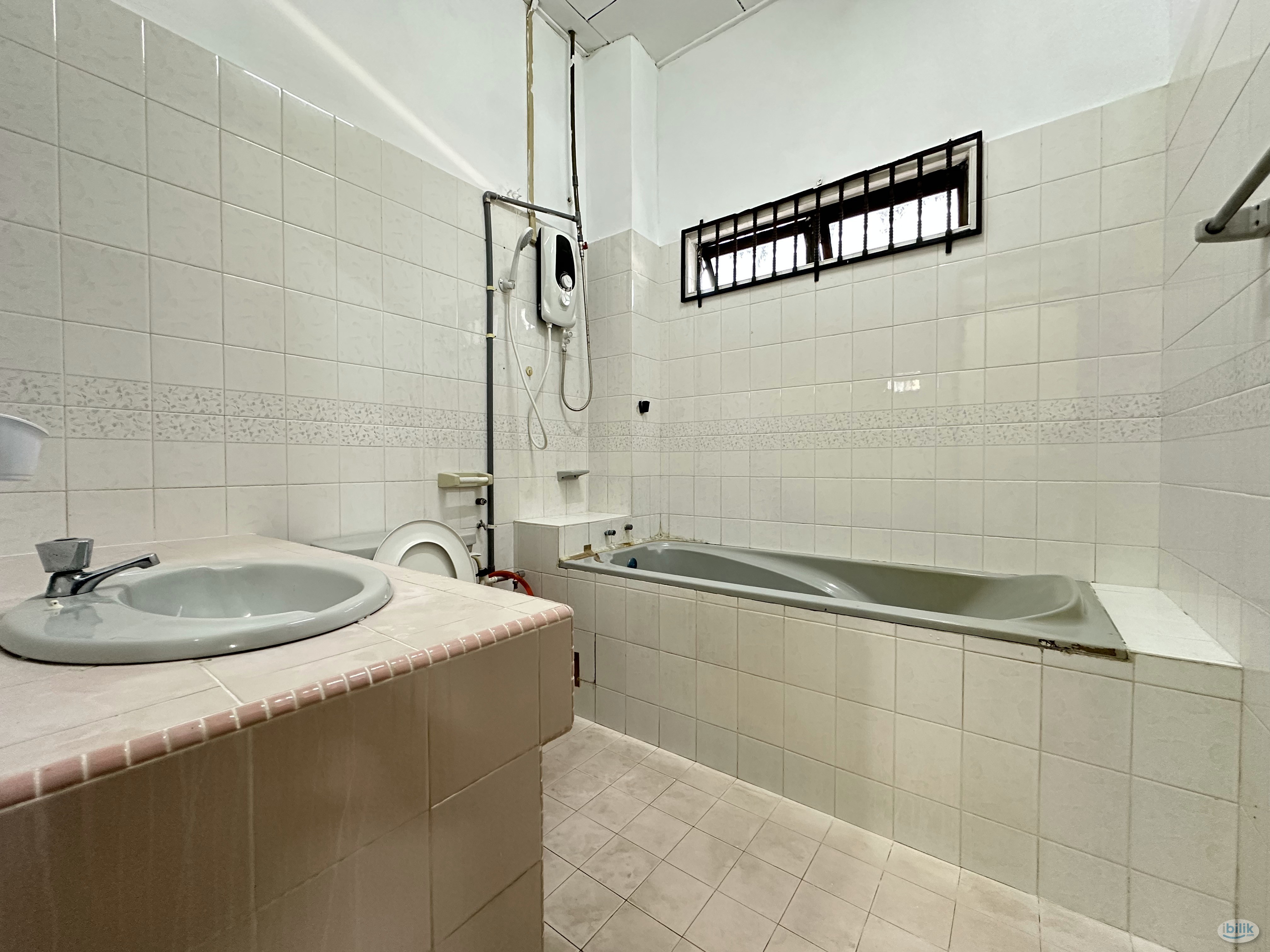 ❣️Bukit Mewah Paradigm Mall Master Room with Private Bathroom for Rent❣️ - Image 3