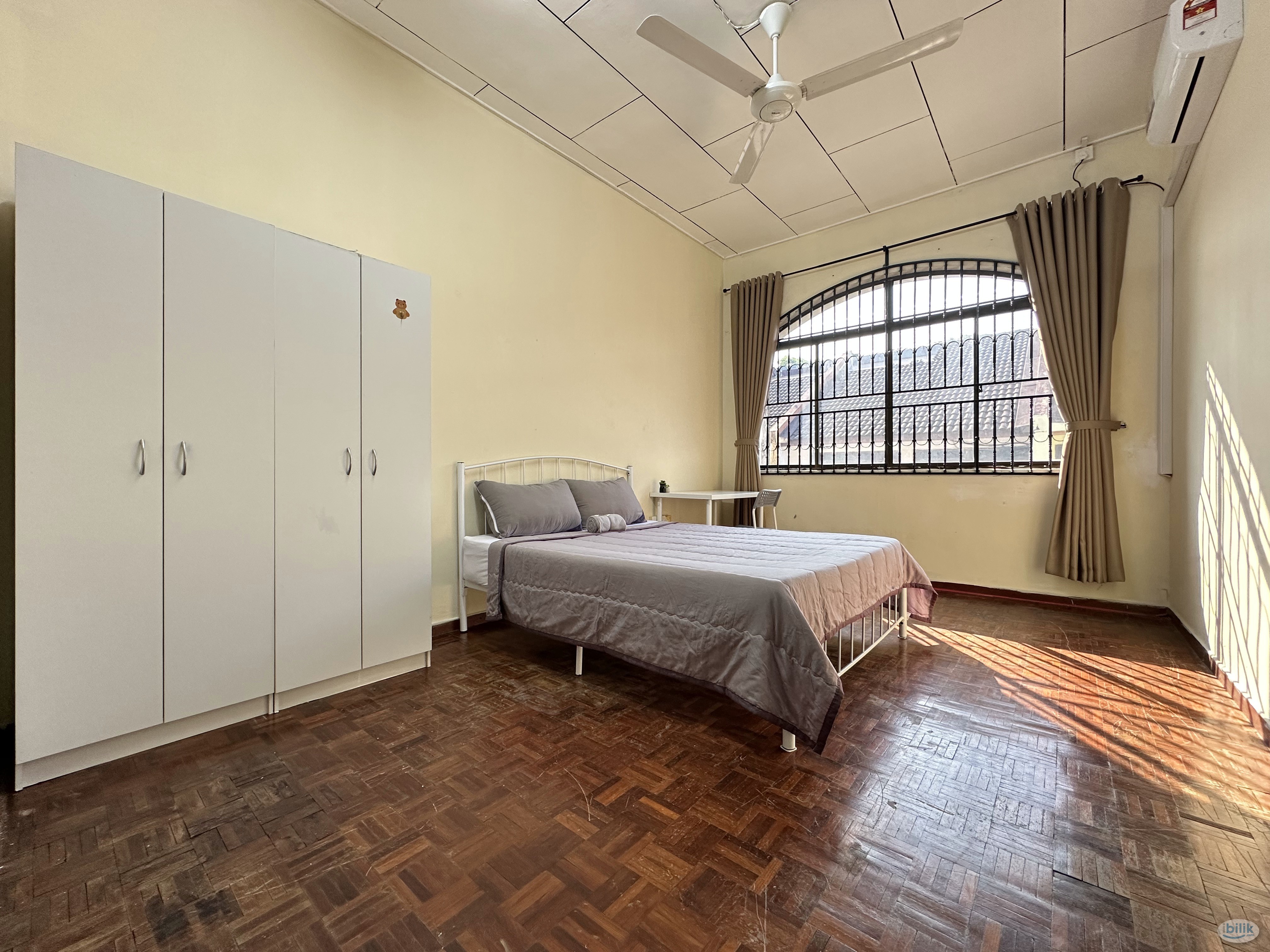 💥Bukit Mewah Paradigm Mall Medium Aircon Room for Rent💥 - Image 1