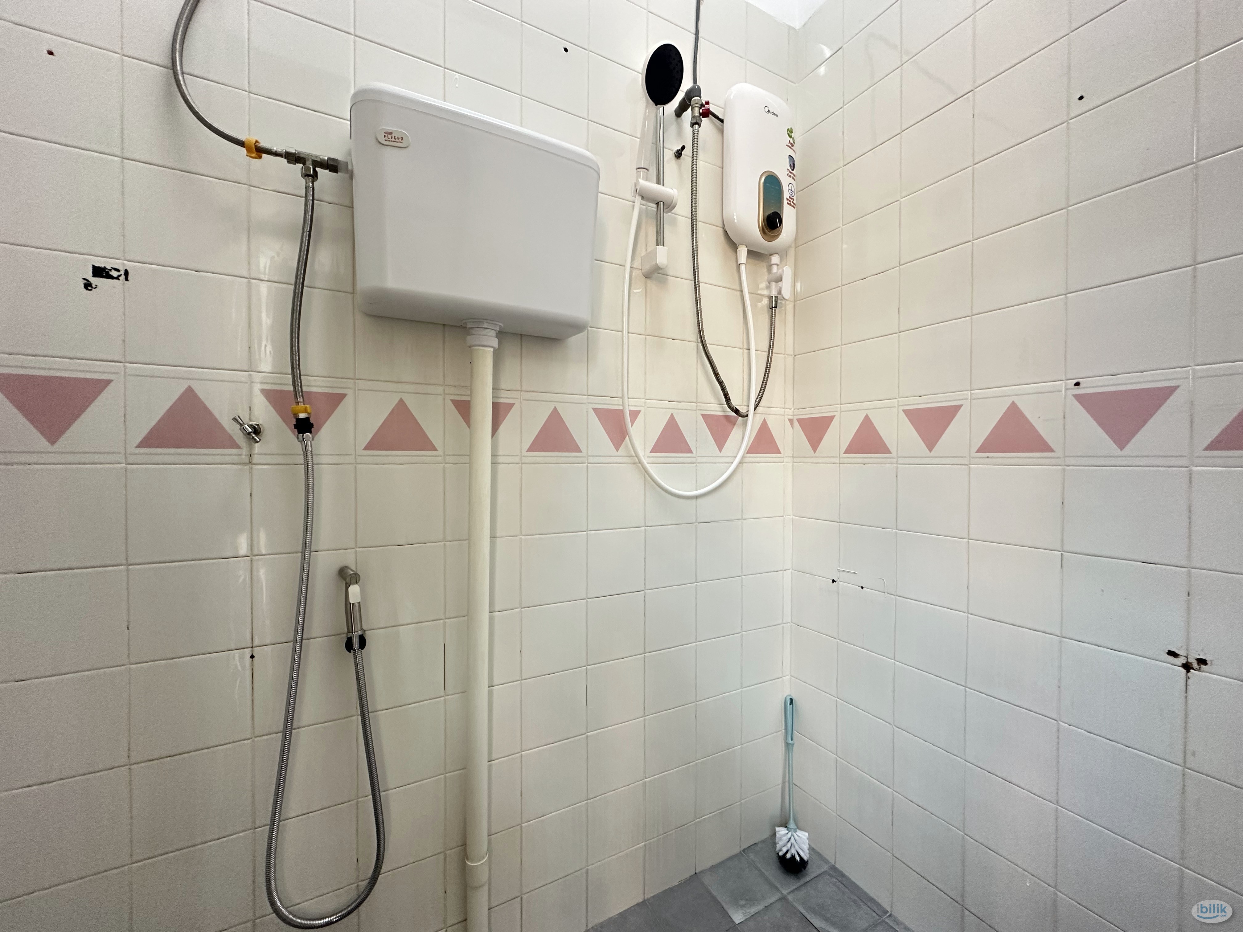 💥Bukit Mewah Paradigm Mall Medium Aircon Room for Rent💥 - Image 3