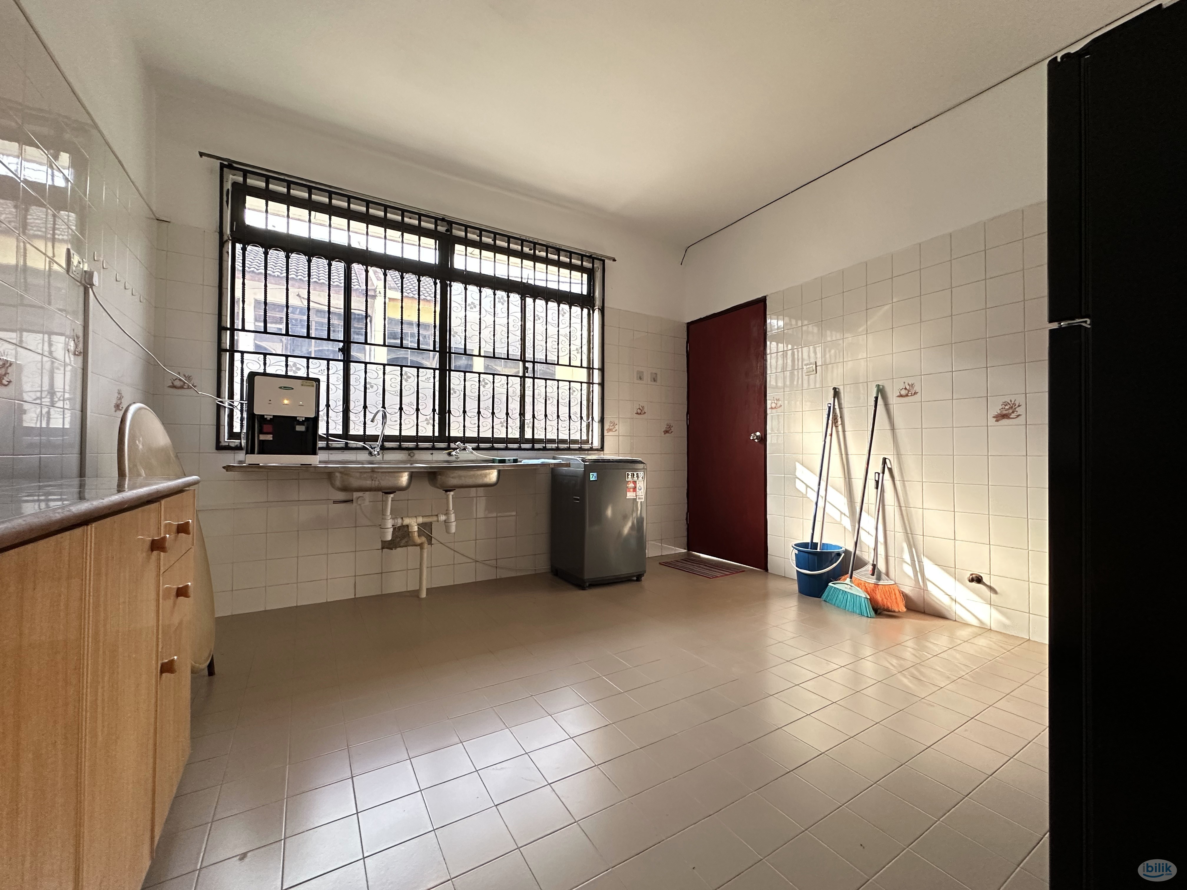 💥Bukit Mewah Paradigm Mall Medium Aircon Room for Rent💥 - Image 4