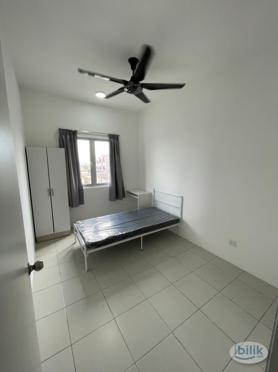 Female Single Big Room (Walk to LRT Station) Rent include utilities  - Image 2