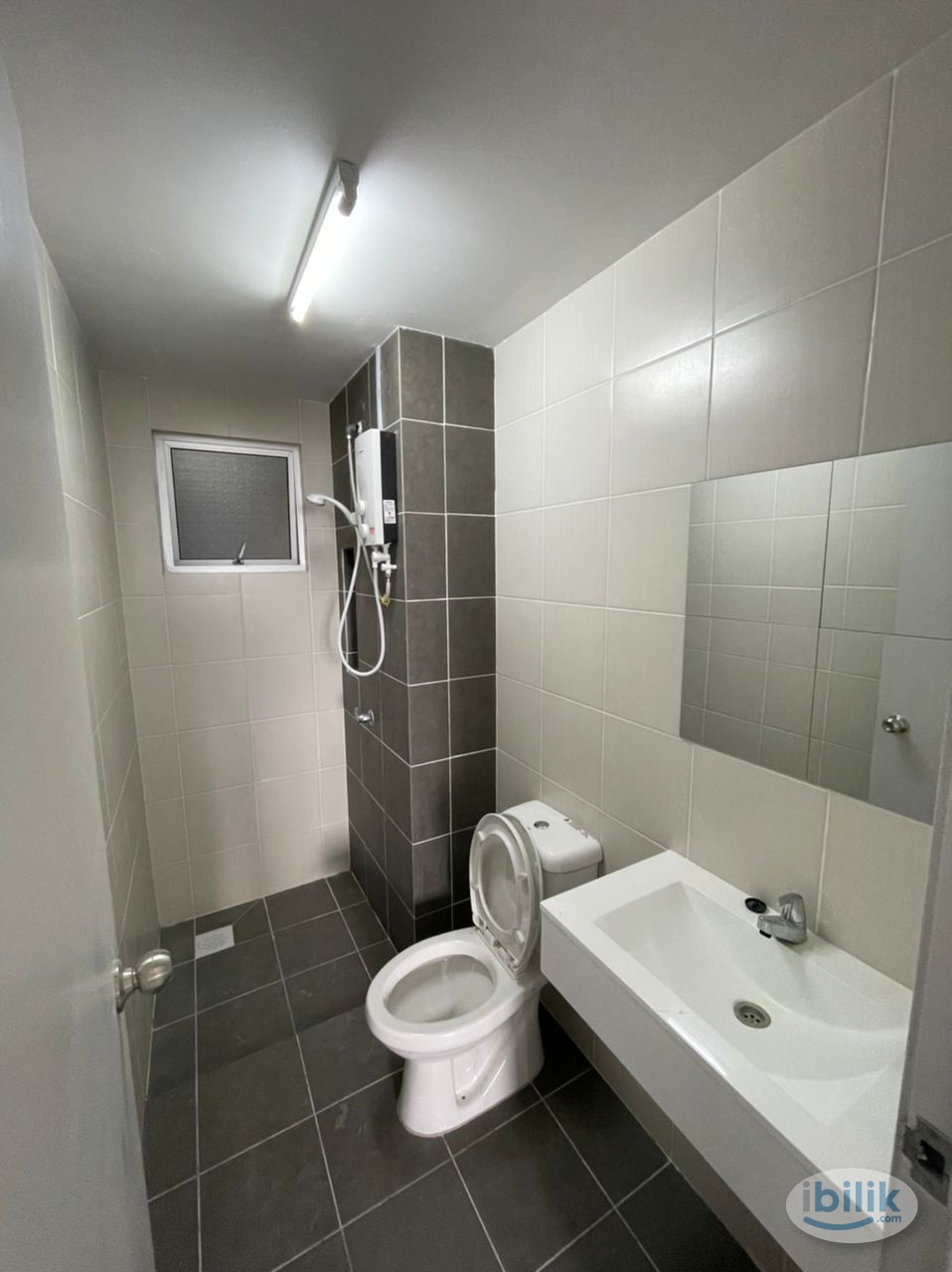 Female midde Room (Walk to LRT Station) Rental include Utilities With 24 hours Security Not Shop Lot Not Co-Living FEMAL - Image 4