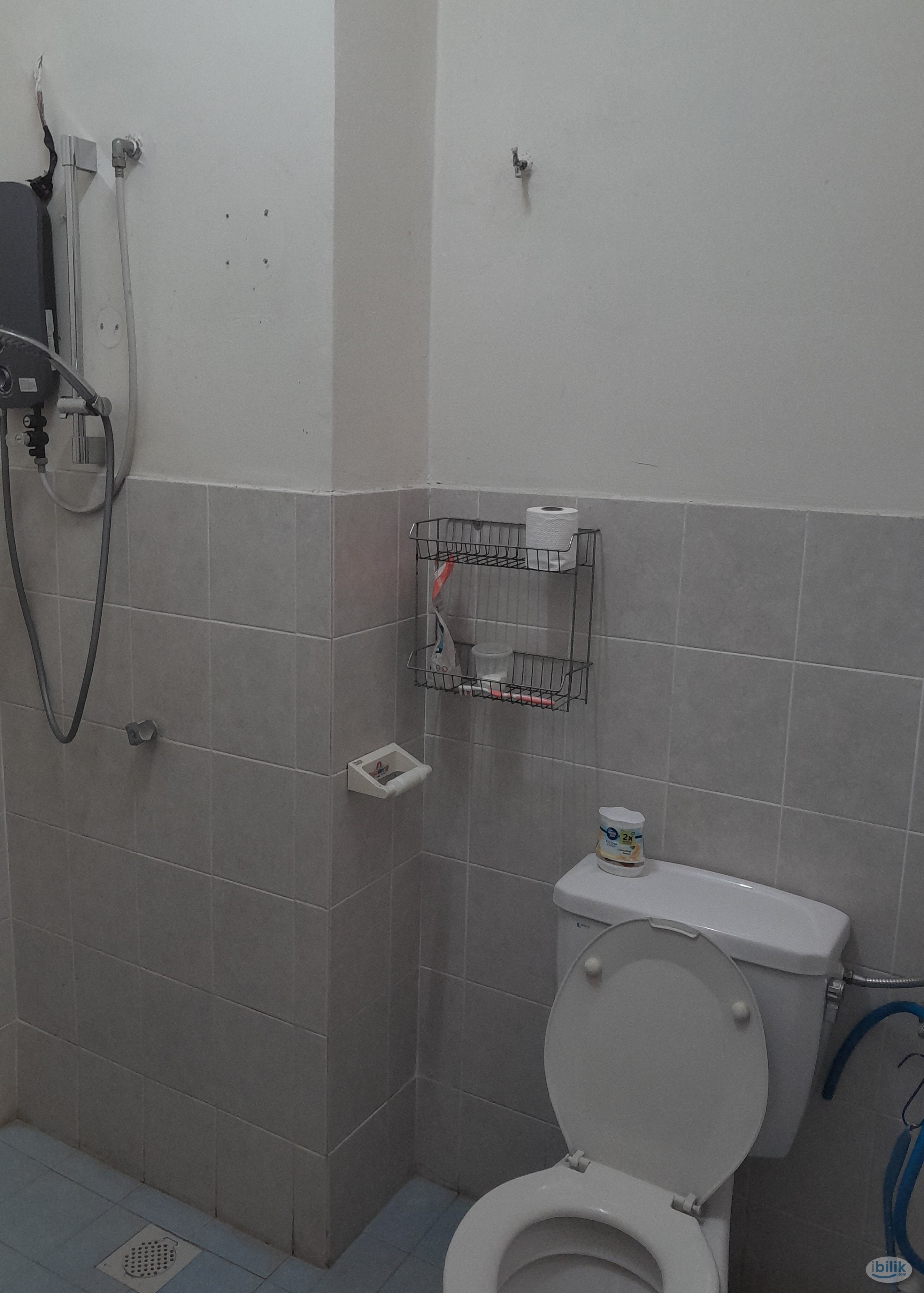 Middle Room at Cyberjaya, Selangor - Image 2
