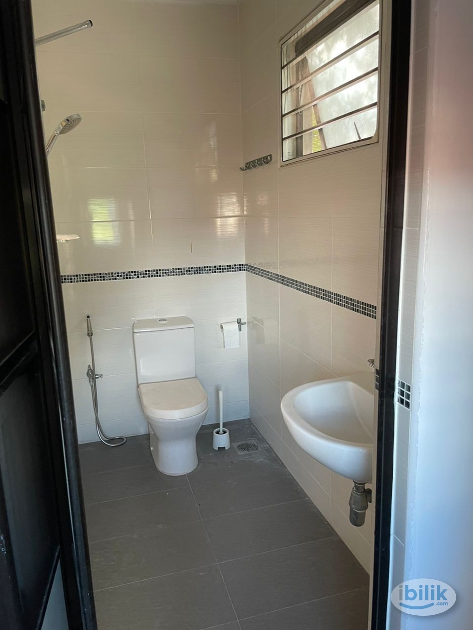 Middle Room at PJS 7, Bandar Sunway (Walking distance to Taylor's, WIFI) - Image 2