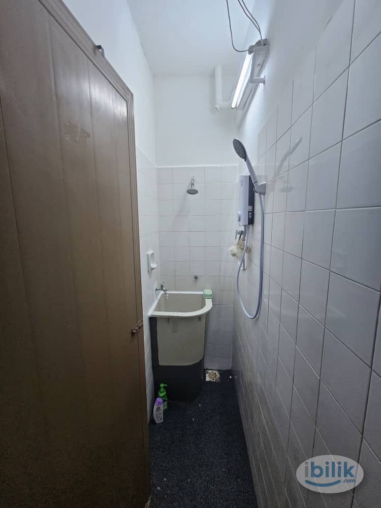 Single Room at Taman Sri Bunga, Jelutong - Image 3