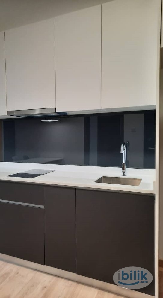 Middle Room for Rent, single and balcony access - Image 2