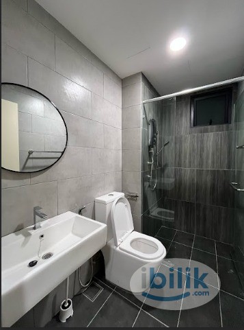 Middle Room at Meta Residences Putra Permai, Seri Kembangan - Image 4
